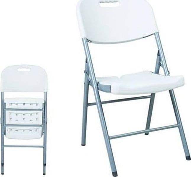 SEDIA PIEGHEVOLE IN HDPE colore bianco gambe in metallo - in prodotto EuroStore07 - Alatri, commercioVirtuoso.it