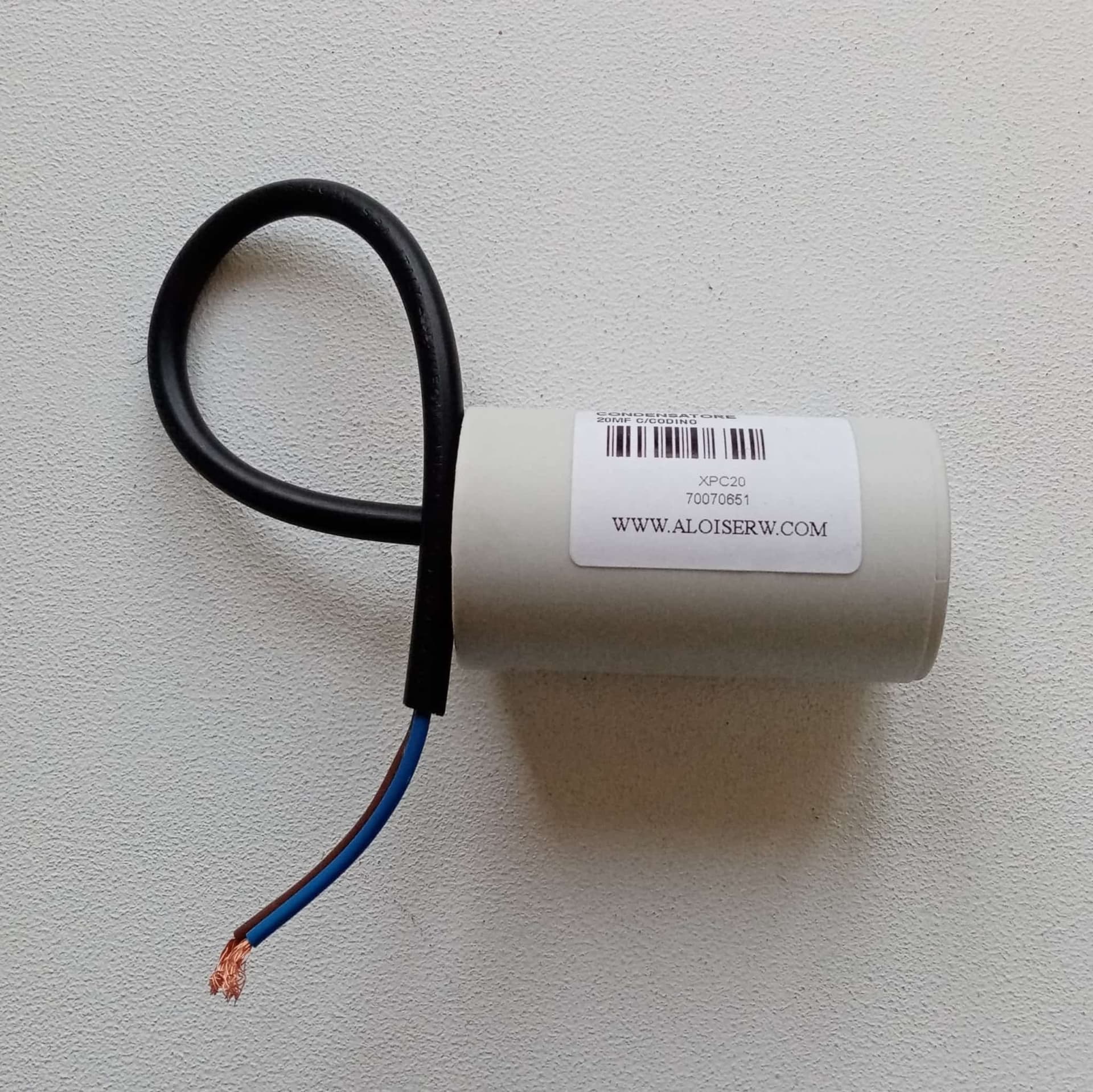 Condensatore AC da 50μF con cavo bipolare per motore elettrico in Condensatori Aloiserw.com - Altomonte, commercioVirtuoso.it