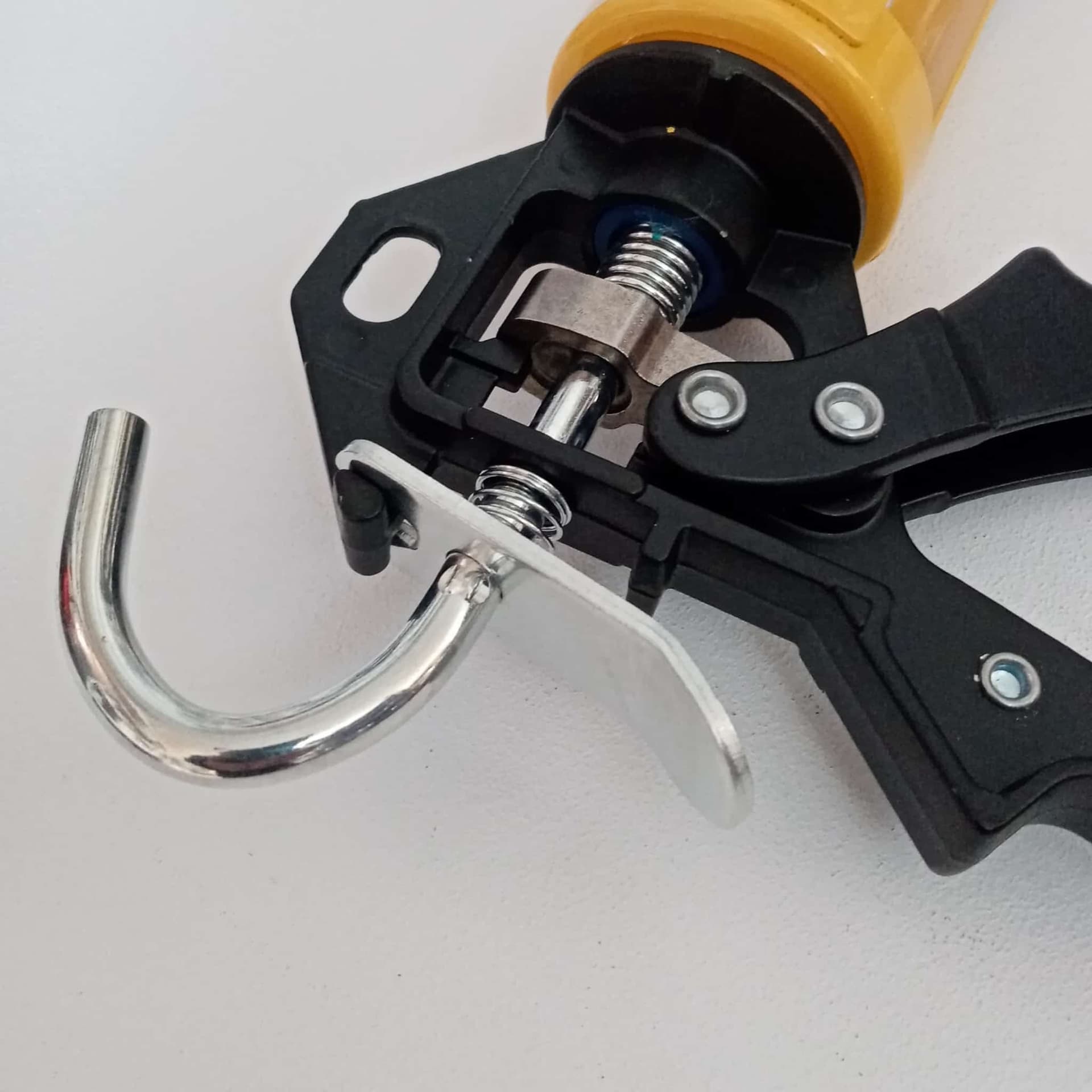 Pistola semi professionale da 540gr per estrusione silicone e ancorante chimico in Pistole per silicone Aloiserw.com - Altomonte, commercioVirtuoso.it