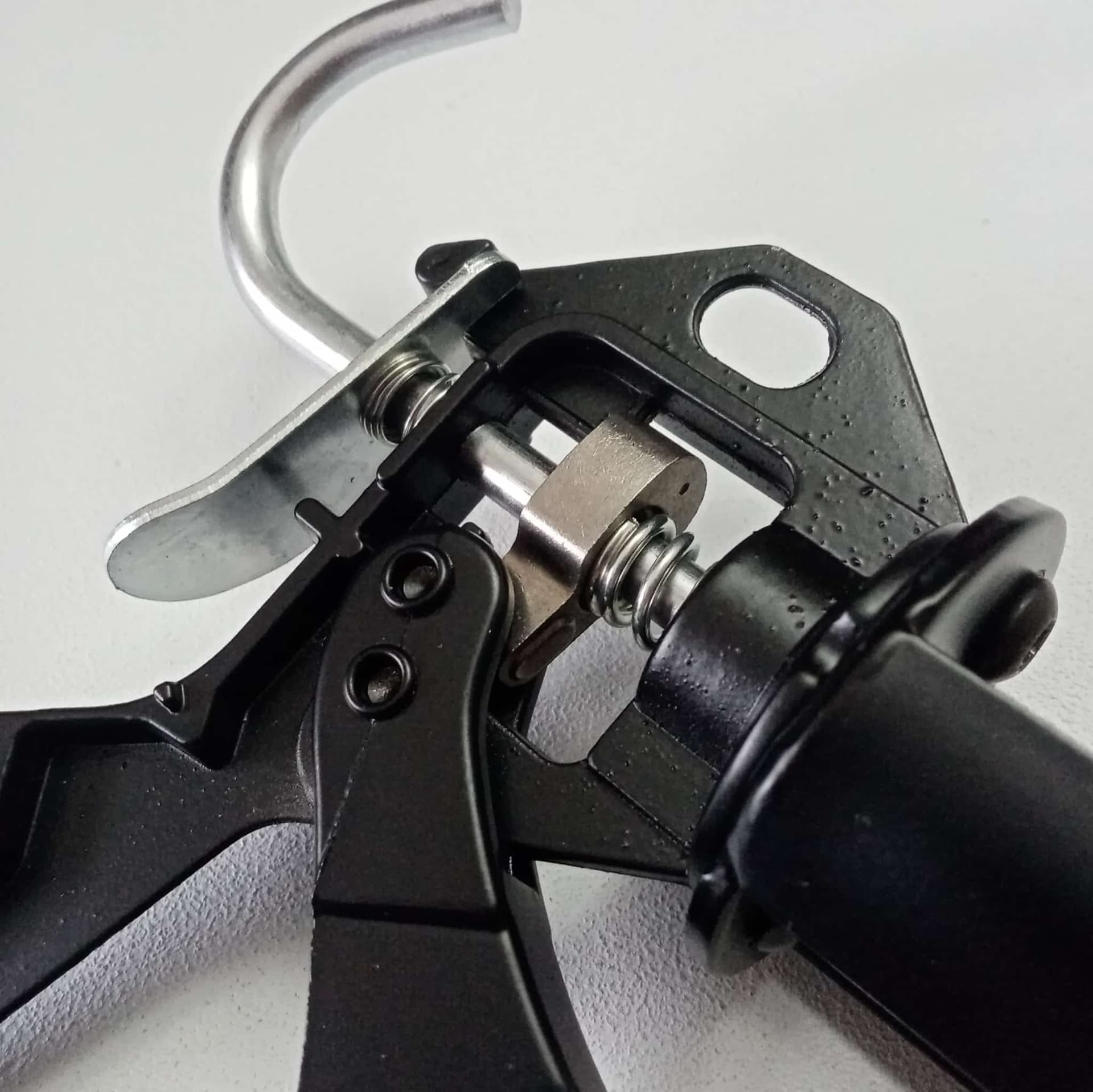 Pistola semi professionale da 700gr per estrusione silicone e ancorante chimico in Pistole per silicone Aloiserw.com - Altomonte, commercioVirtuoso.it