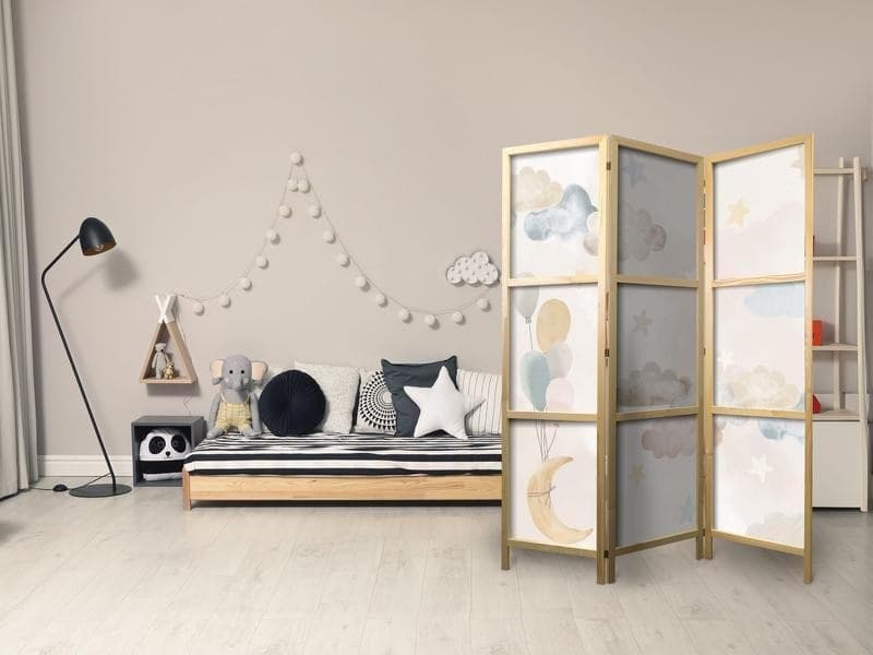 Paravento giapponese - Fairy-Tale Moon - Moon with Balloons Among Clouds and Stars in Subdued Colors on a Light Beige Ba in Paraventi Collezione Casa - Trebisacce, commercioVirtuoso.it