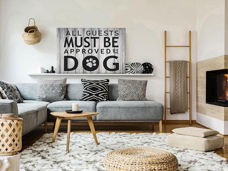 Quadro - All Guests Must Be Approved by the Dog (1 Part) Wide in Targhe e cartelli Collezione Casa - Trebisacce, commercioVirtuoso.it