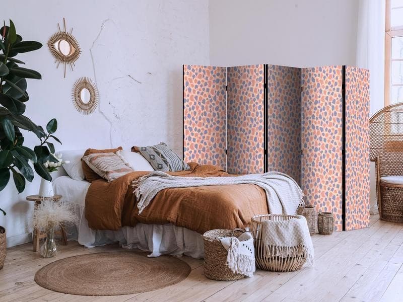 Paravento - Giraffe Pattern - Colorful Animal Pattern in Blue-Pink Spots in Paraventi Collezione Casa - Trebisacce, commercioVirtuoso.it