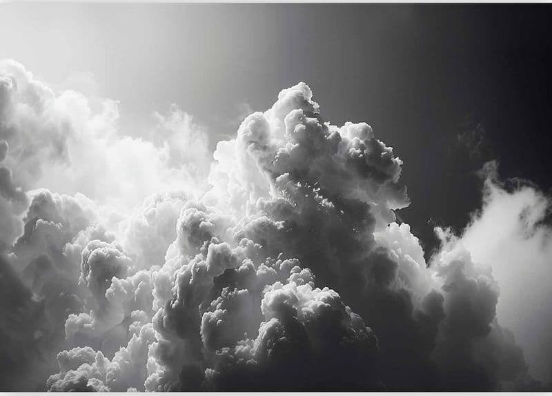 Carta da parati - Extraordinary Phenomenon: The Sun Illuminating Dark Clouds in Carta da parati Collezione Casa - Trebisacce, commercioVirtuoso.it