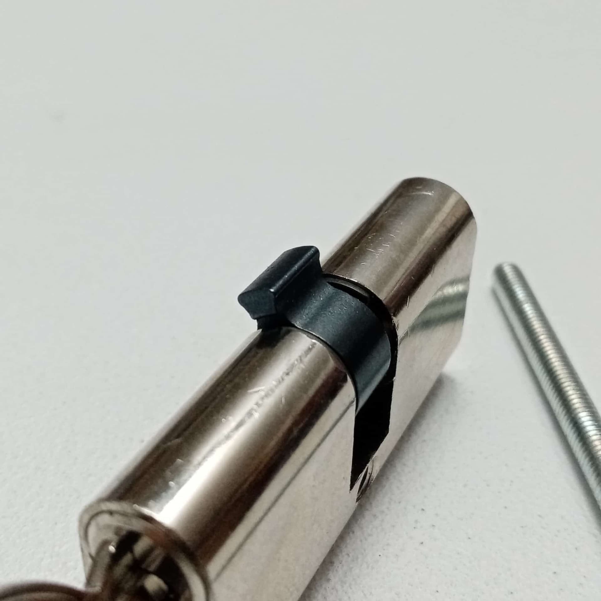 Facchinetti A 26,5 - B 32,5mm (59mm) cilindro ovale nichelato universale per profilati in Cilindri delle serrature Aloiserw.com - Altomonte, commercioVirtuoso.it