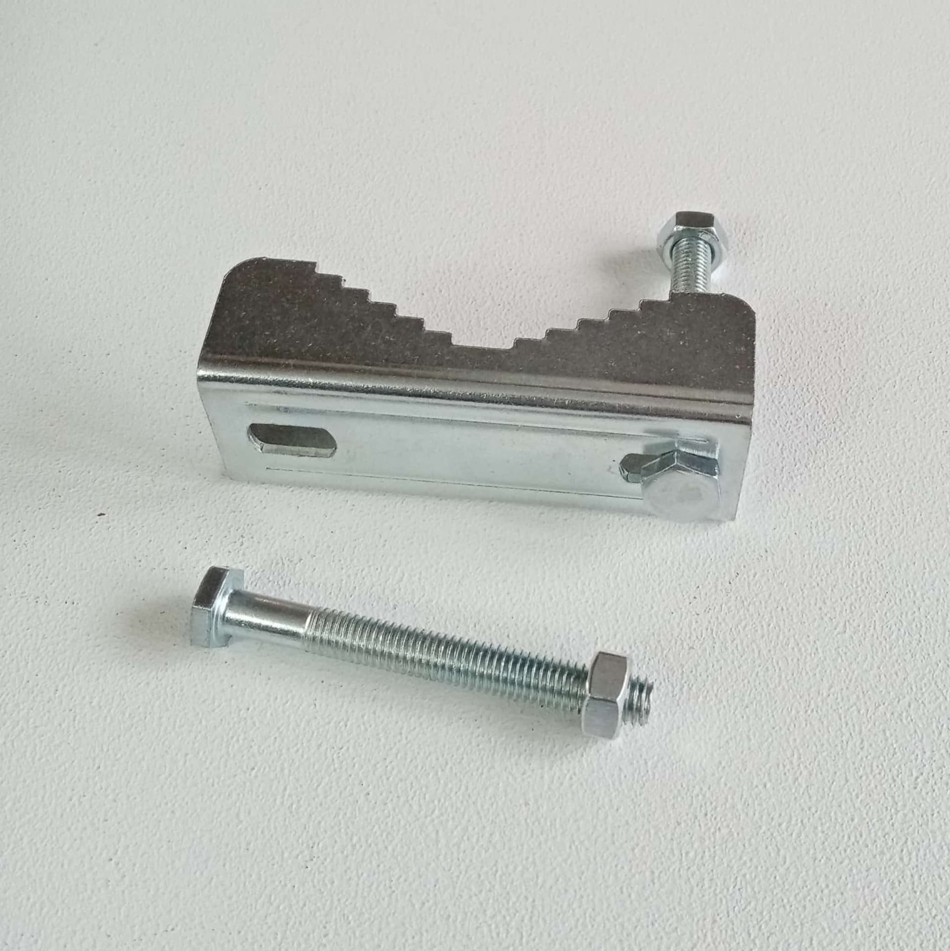 Stendibiancheria fisso da 575mm in acciaio zincato con agganci per ringhiera - vendita a coppia in Fili stendibiancheria Aloiserw.com - Altomonte, commercioVirtuoso.it