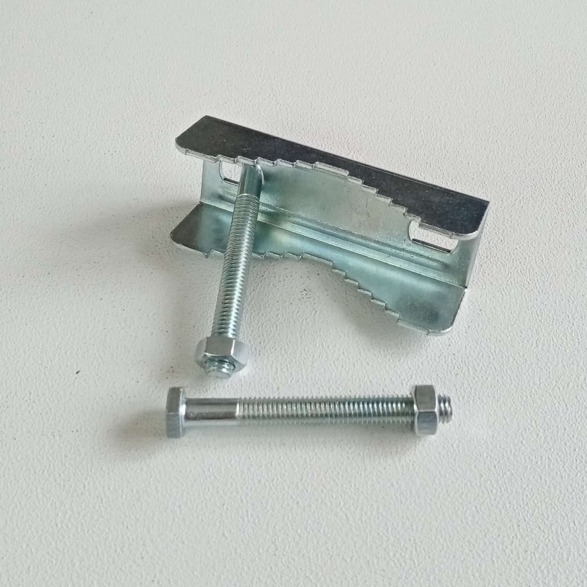 Stendibiancheria fisso da 575mm in acciaio zincato con agganci per ringhiera - vendita a coppia in Fili stendibiancheria Aloiserw.com - Altomonte, commercioVirtuoso.it