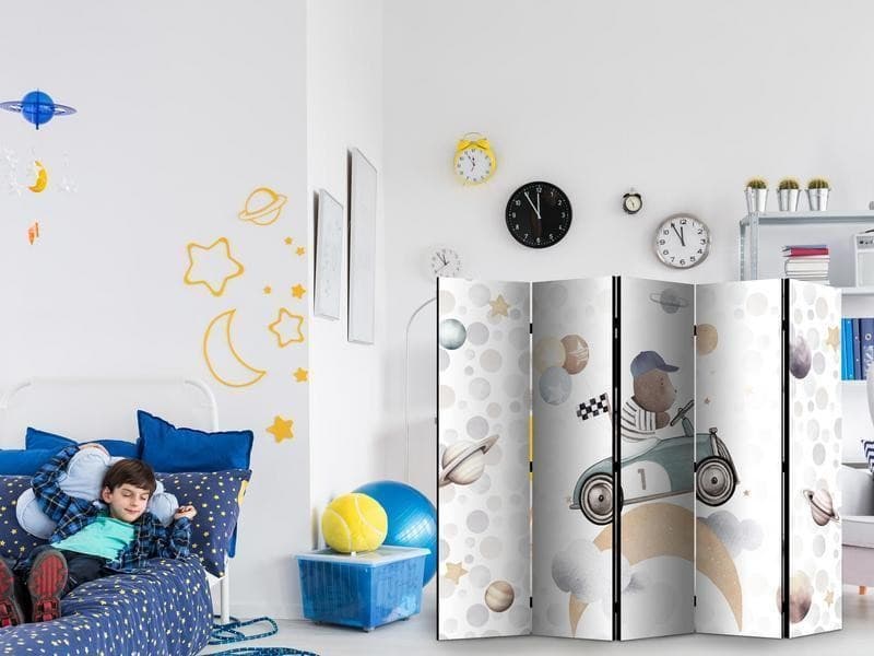 Paravento - Galactic Races - Bear Participating in Car Races Among Planets - Clouds - and Stars in Pastel Hues in Paraventi Collezione Casa - Trebisacce, commercioVirtuoso.it