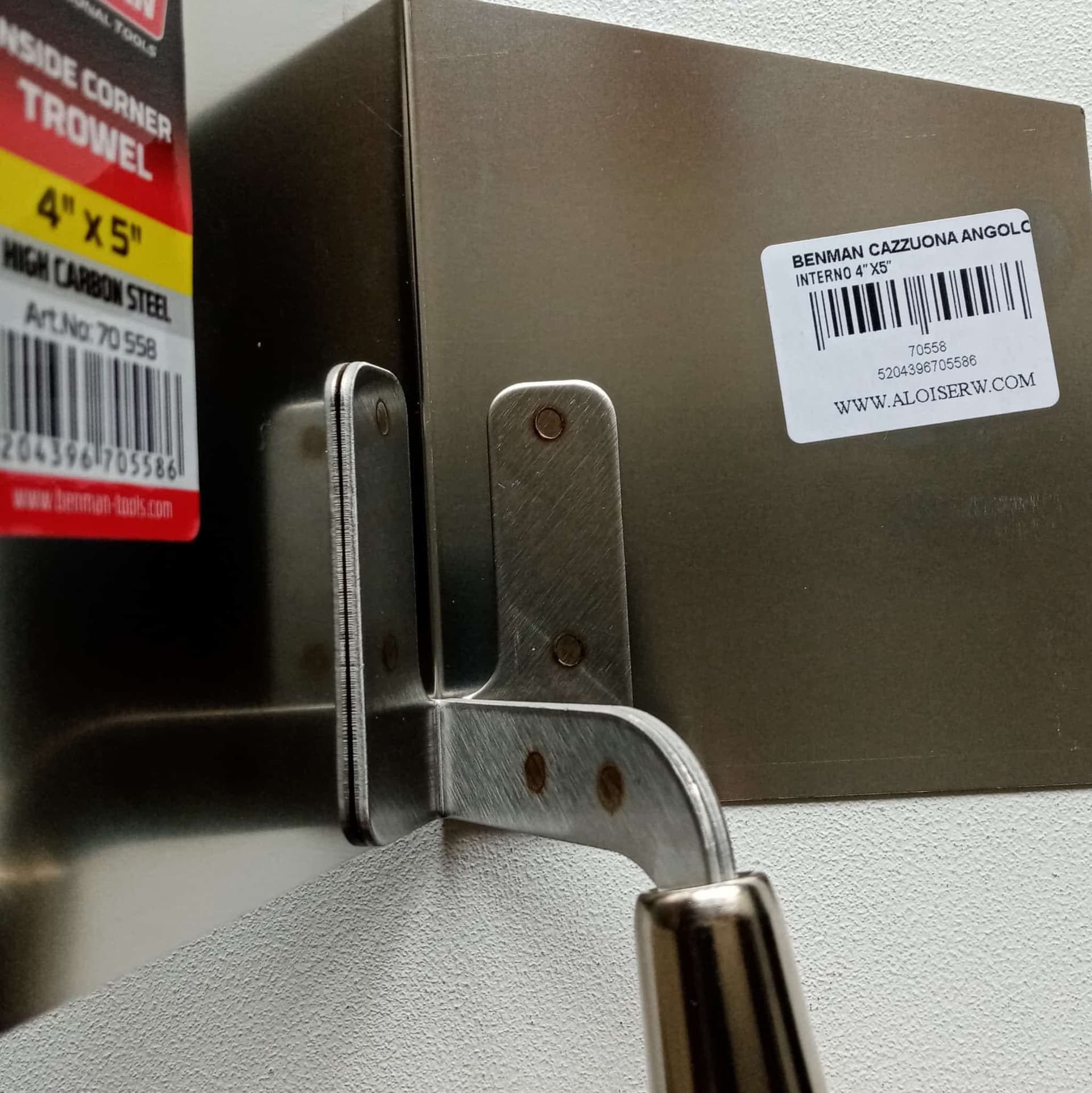 Benman cazzuola di acciaio inox per angoli interni manico legno in Cazzuole di finitura Aloiserw.com - Altomonte, commercioVirtuoso.it