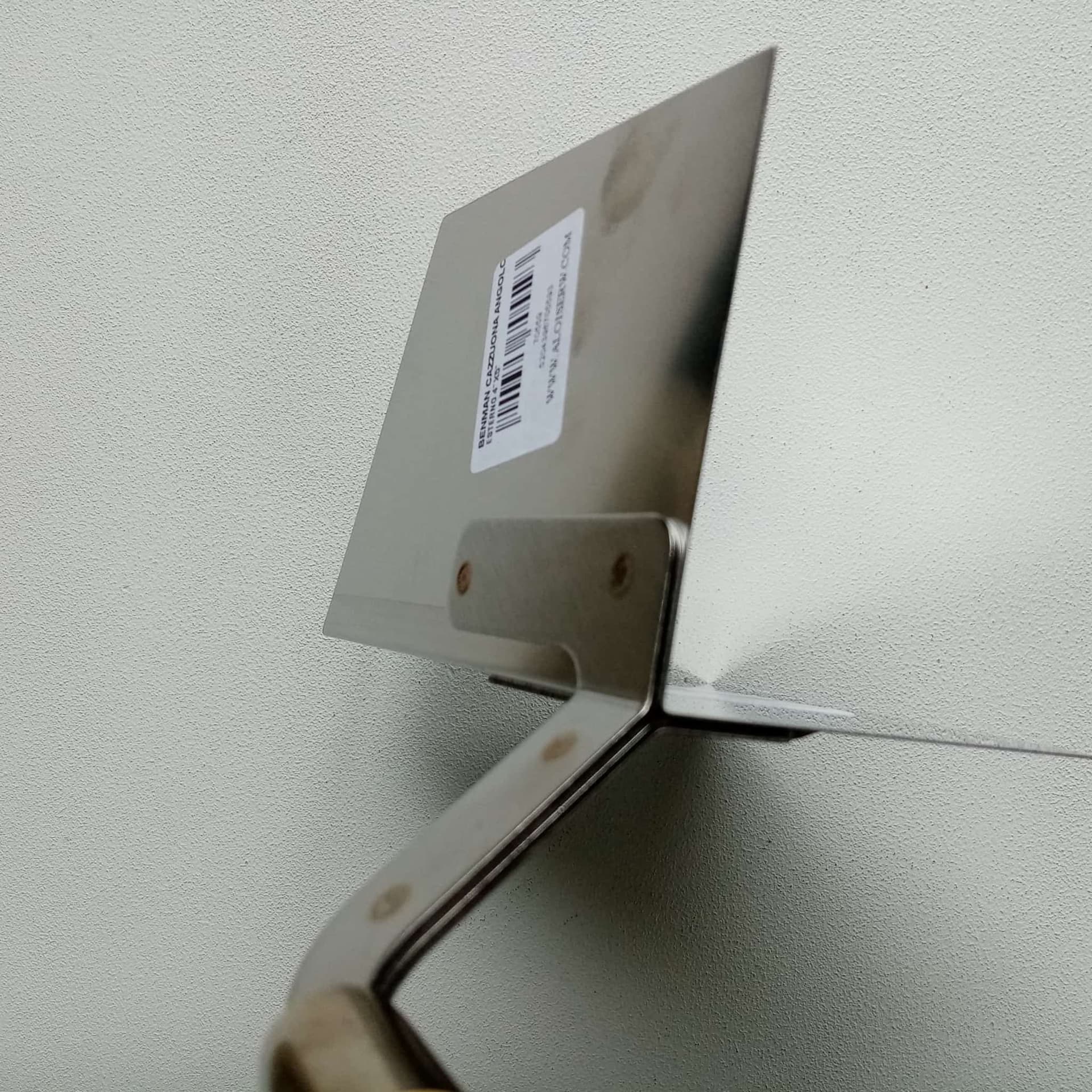 Benman cazzuola di acciaio inox per angoli esterni manico legno in Cazzuole angolate Aloiserw.com - Altomonte, commercioVirtuoso.it