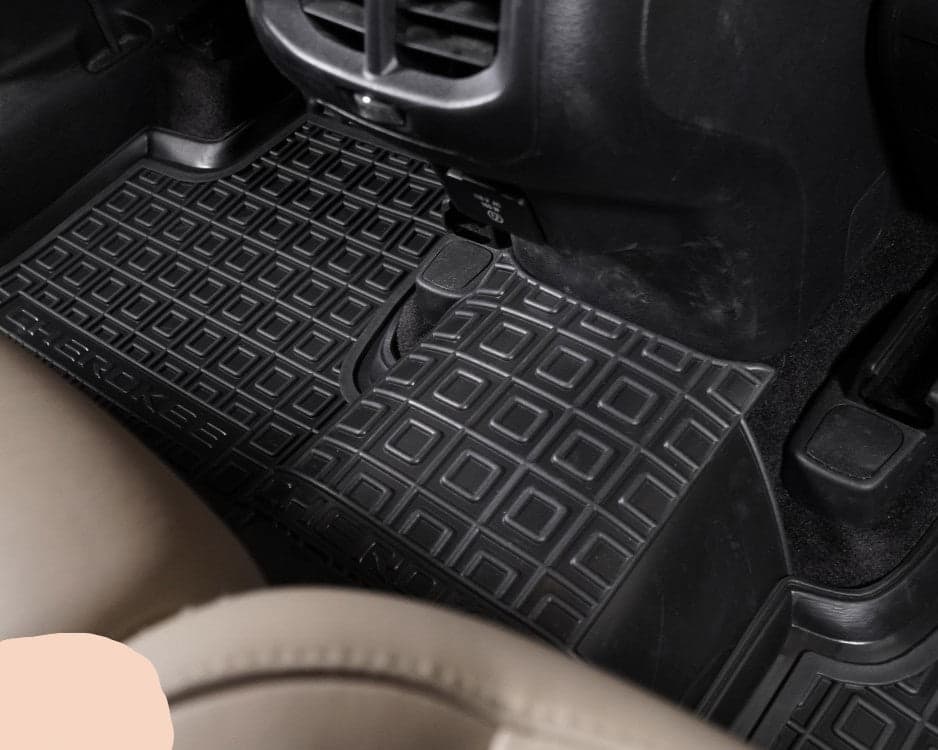 Set Tappetini in gomma su misura per Jeep Cherokee (2014+) in Tappetini antiscivolo Autooggetti.it - Roma, commercioVirtuoso.it