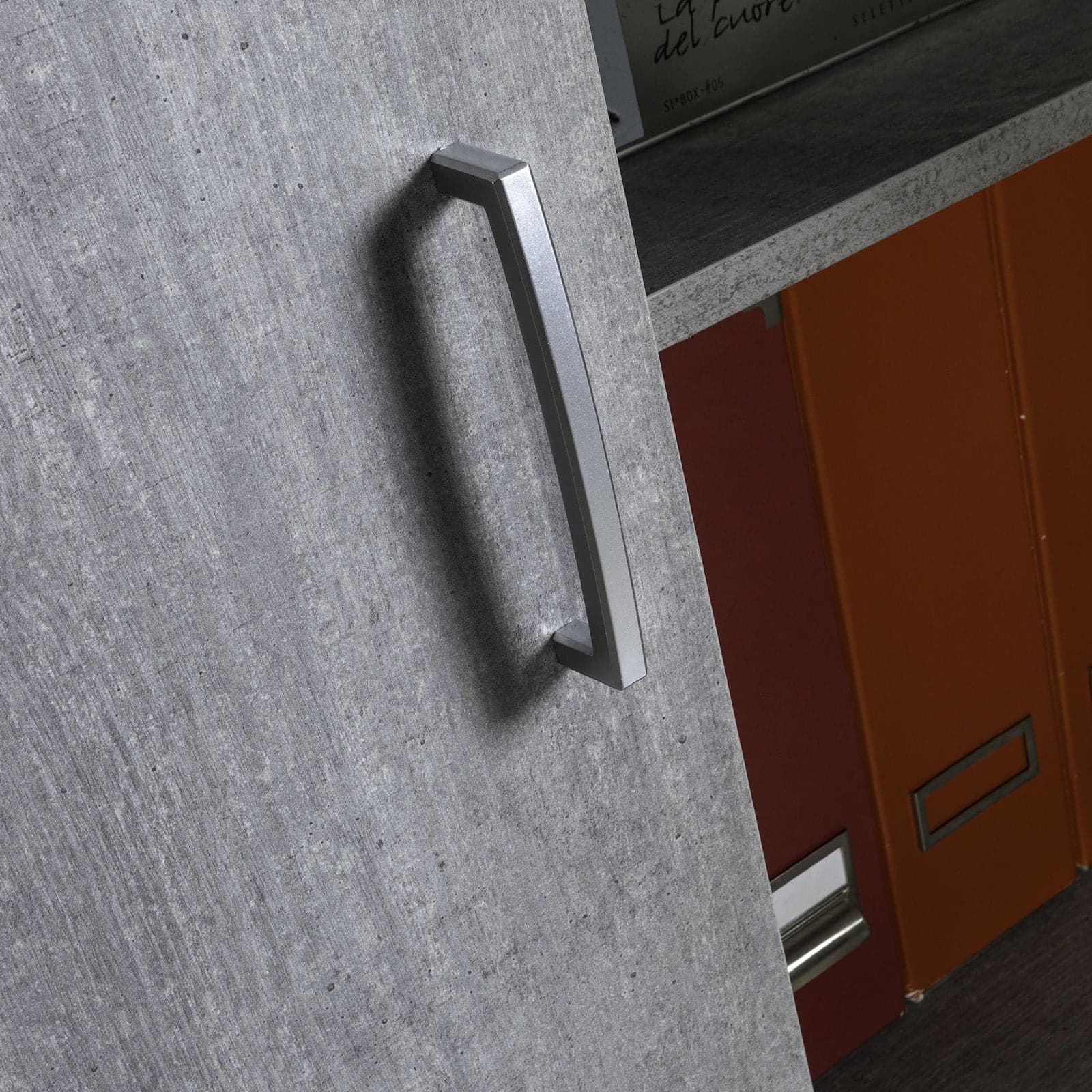 Armadio in legno h 200 cm 2 ante con cassetti colorazione Cemento, scarpiera alta a 6 ripiani in Armadi Decor Space - Altamura, commercioVirtuoso.it