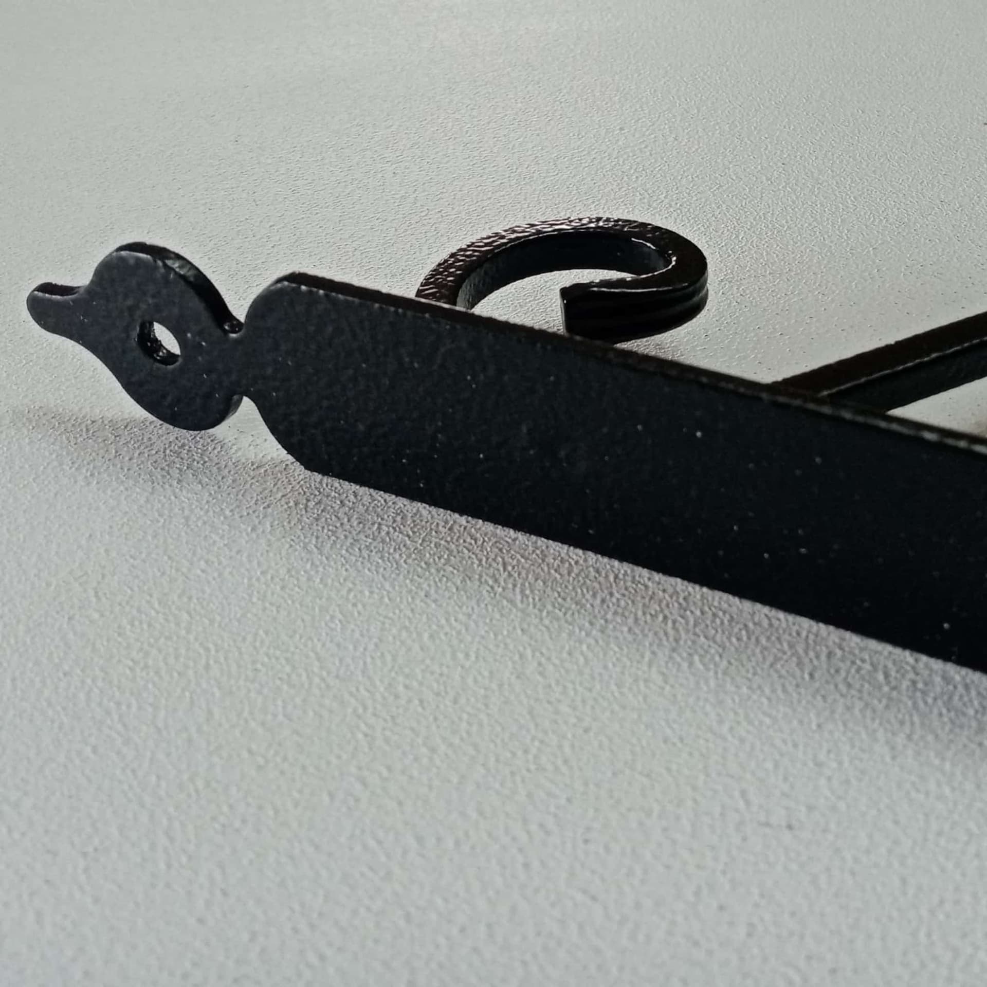 Reggimensola nera da 175x230mm staffa rustica anticata con saetta di rinforzo in Staffe e supporti per mensole Aloiserw.com - Altomonte, commercioVirtuoso.it
