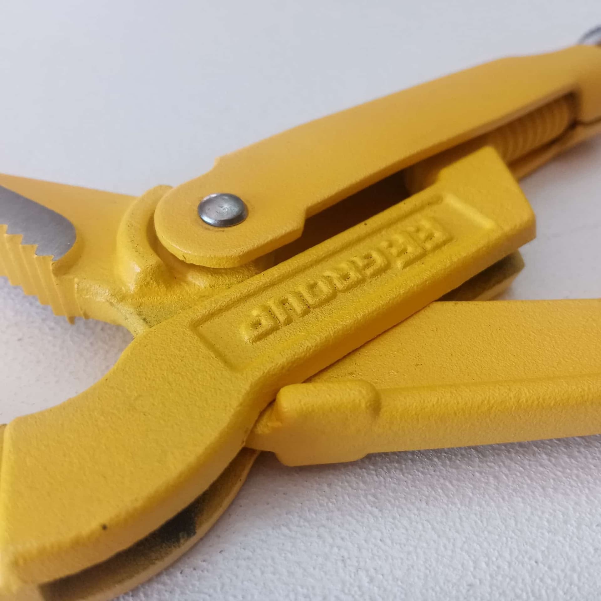 FF Group pinza 1/2" giratubi svedese a 45° gialla in cromo vanadio in Pinze regolabili Aloiserw.com - Altomonte, commercioVirtuoso.it