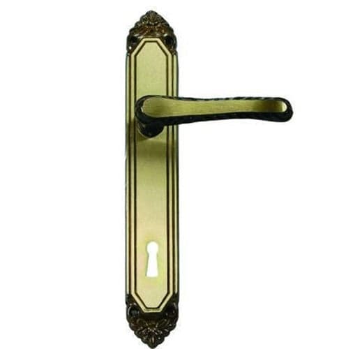 MANIGLIA LAVINIA CON PLACCA IN OTTONE quadro maniglia mm.8 - mm.70 tipo in prodotto EuroStore07 - Alatri, commercioVirtuoso.it