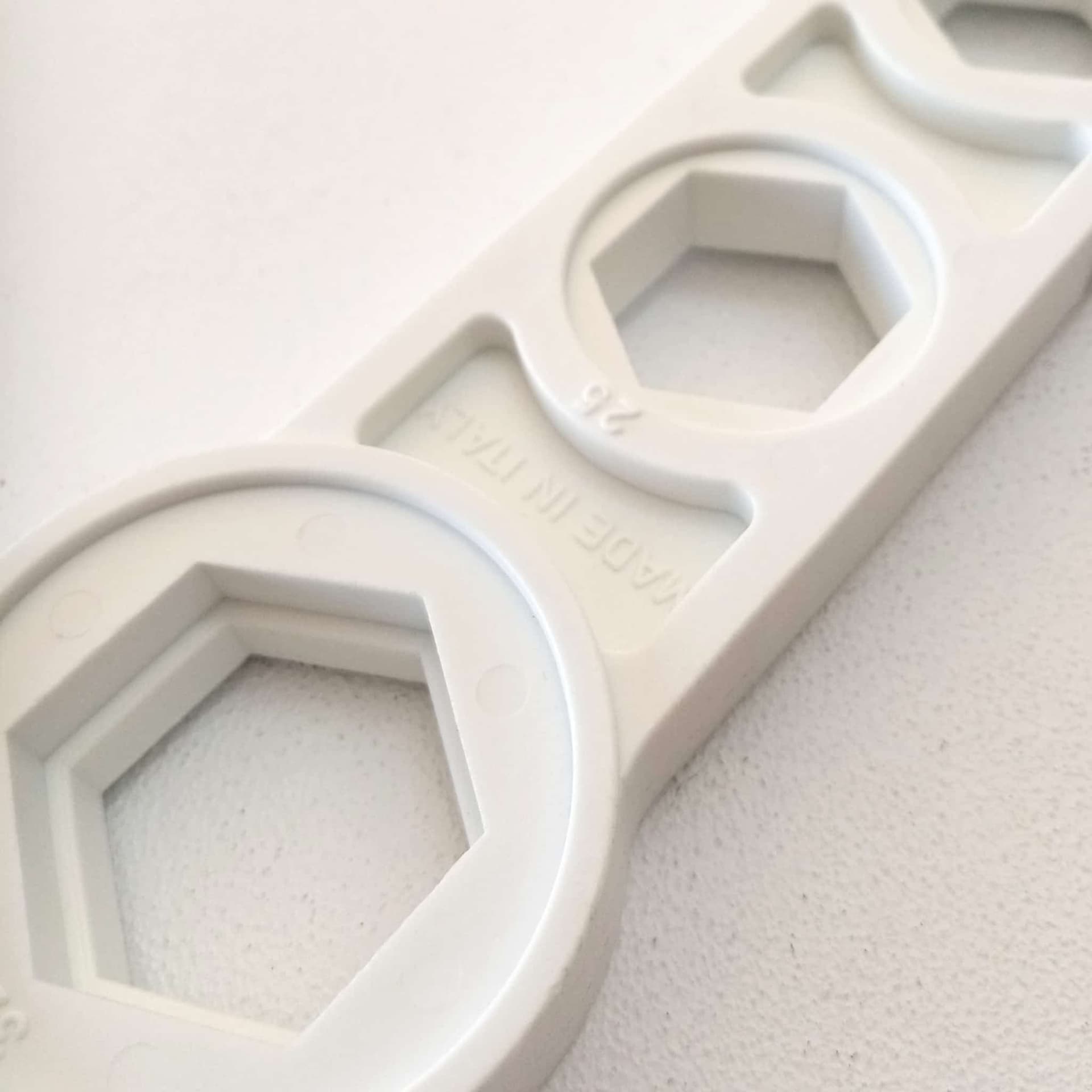 Chiave antigraffio universale per montaggio radiatori in Accessori Aloiserw.com - Altomonte, commercioVirtuoso.it