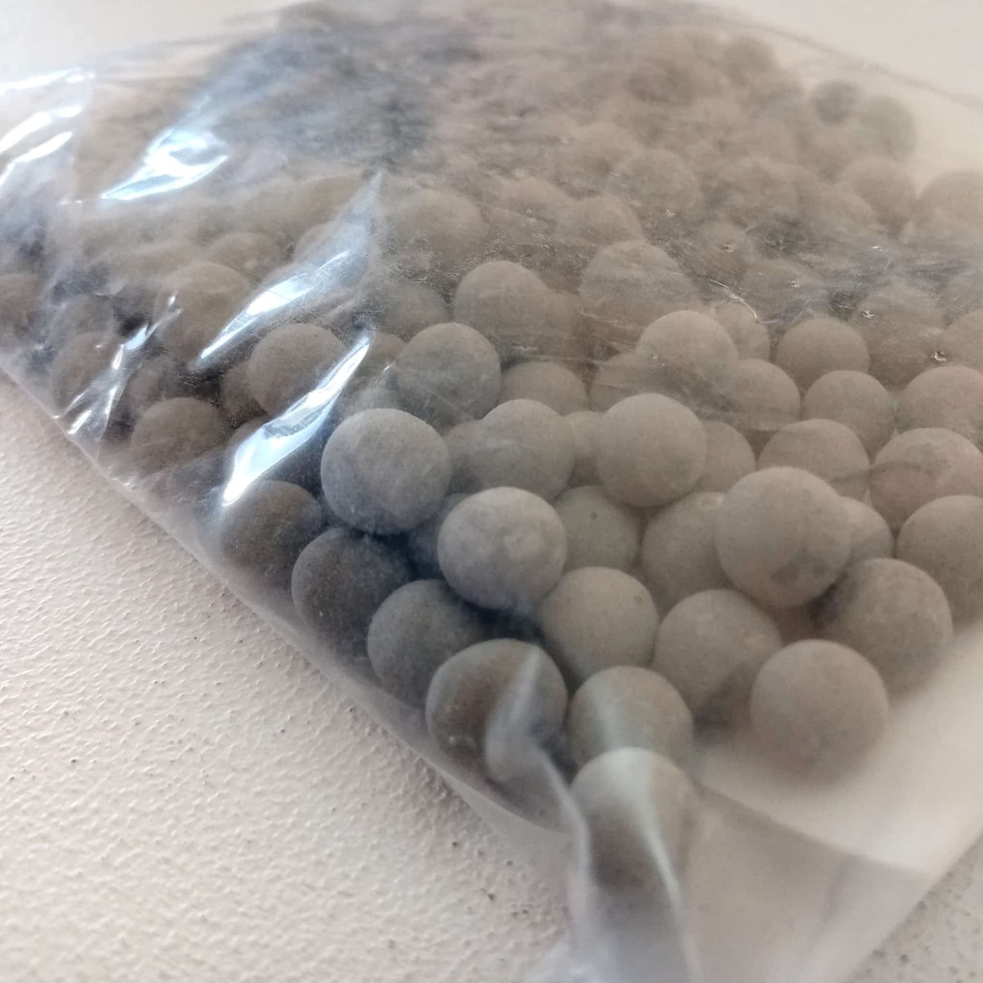 Ricarica da 100gr di sfere alcaline per neutralizzatore di condensa acida in Assorbitore di umidità Aloiserw.com - Altomonte, commercioVirtuoso.it