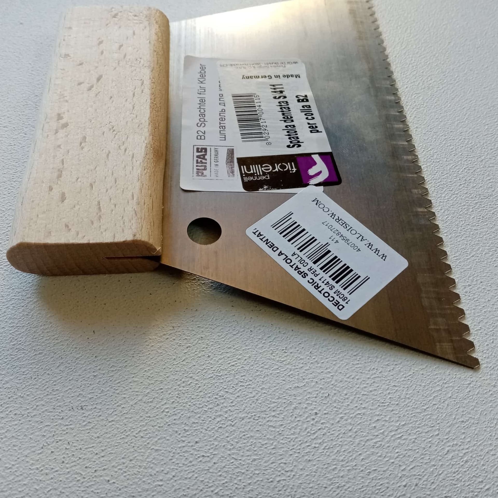 Spatola dentata art. S/411 da 18cm per colla impugnatura di legno in Spatole Aloiserw.com - Altomonte, commercioVirtuoso.it
