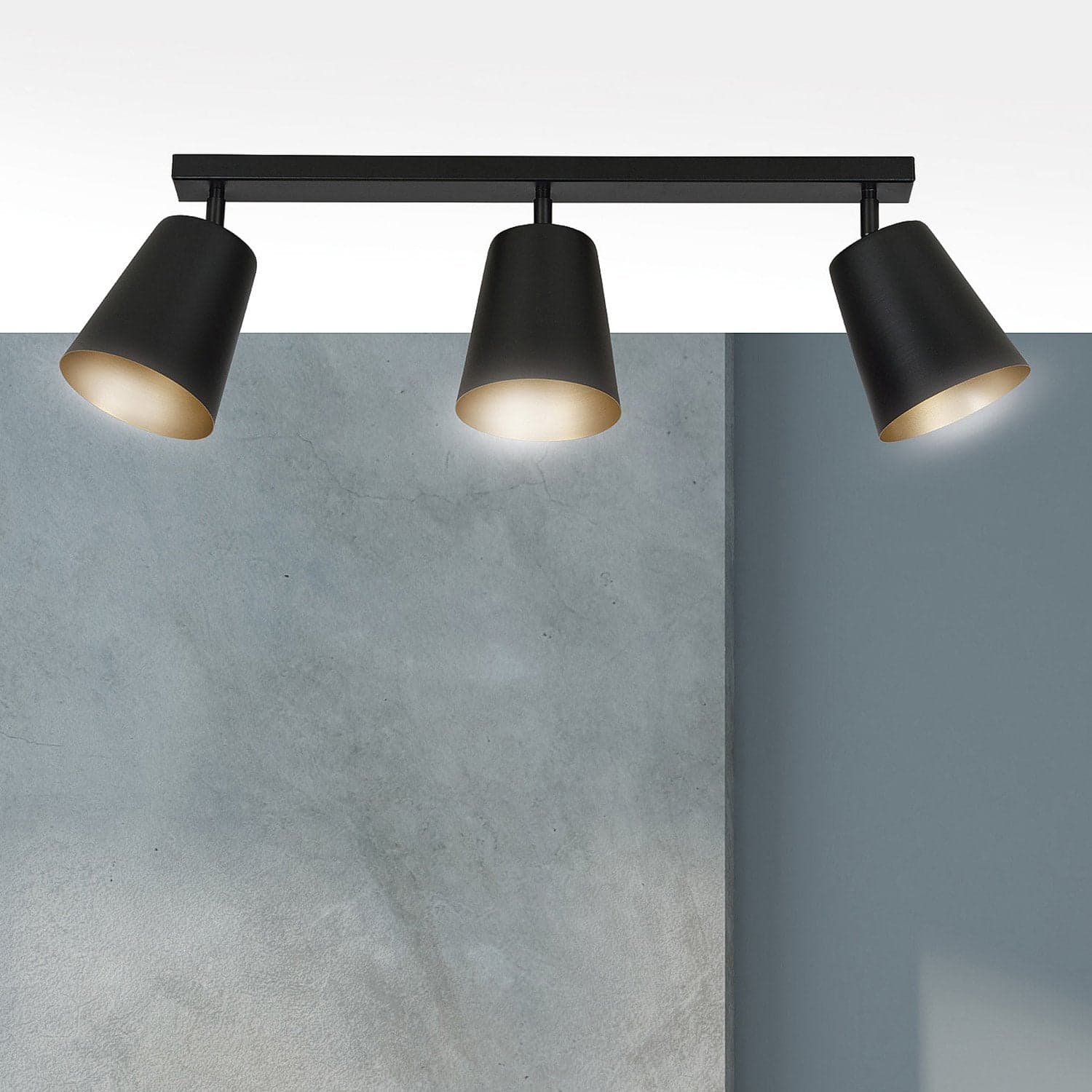 Plafoniera A Faretti 3 Luci Prism Con Coni In Acciaio Nero E Oro Interno in Faretti da soffitto LuceArt - Montecorvino Pugliano, commercioVirtuoso.it