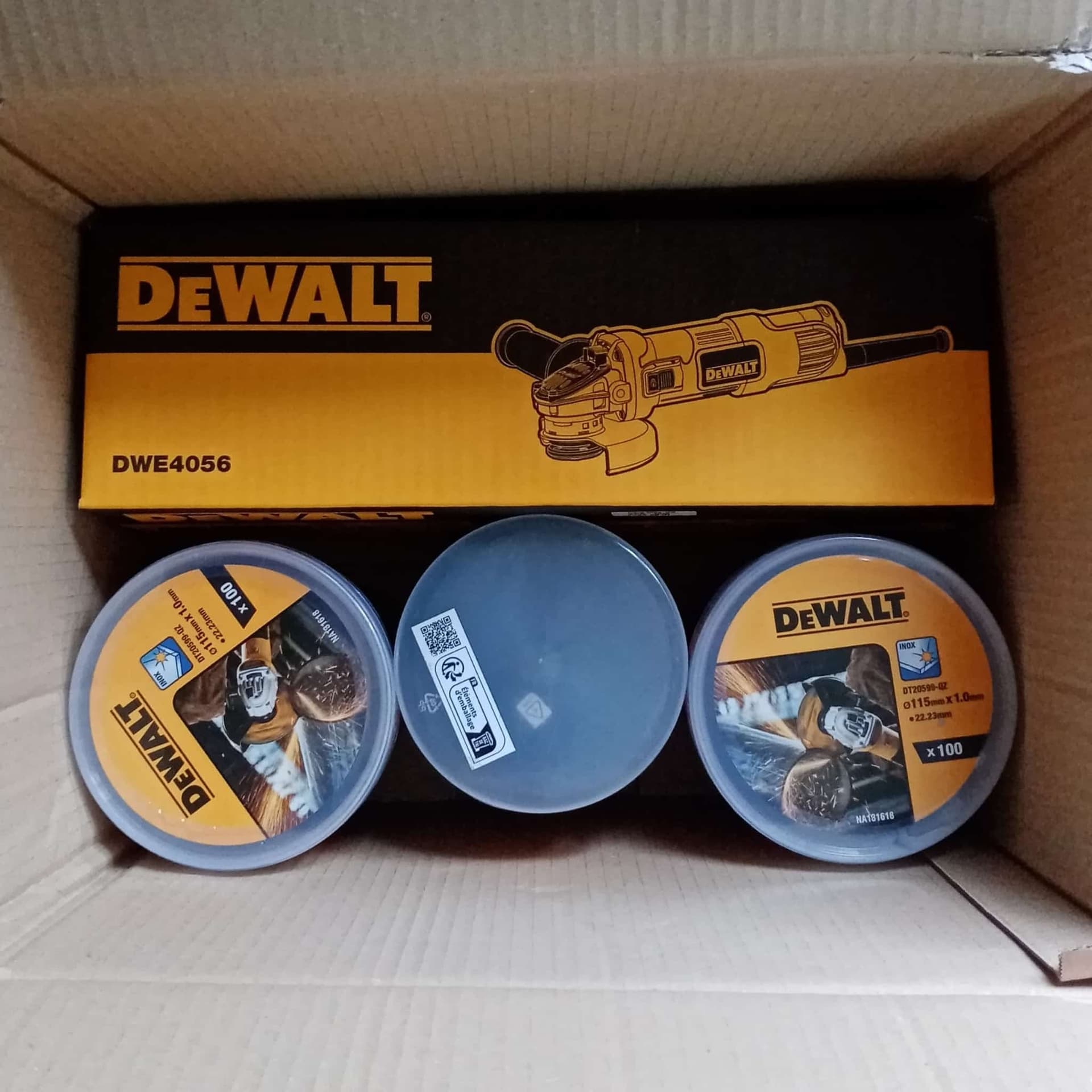 DeWalt offerta promo 300 dischi da 115mm in omaggio 1 smerigliatrice da 800W in Dischi diamantati Aloiserw.com - Altomonte, commercioVirtuoso.it