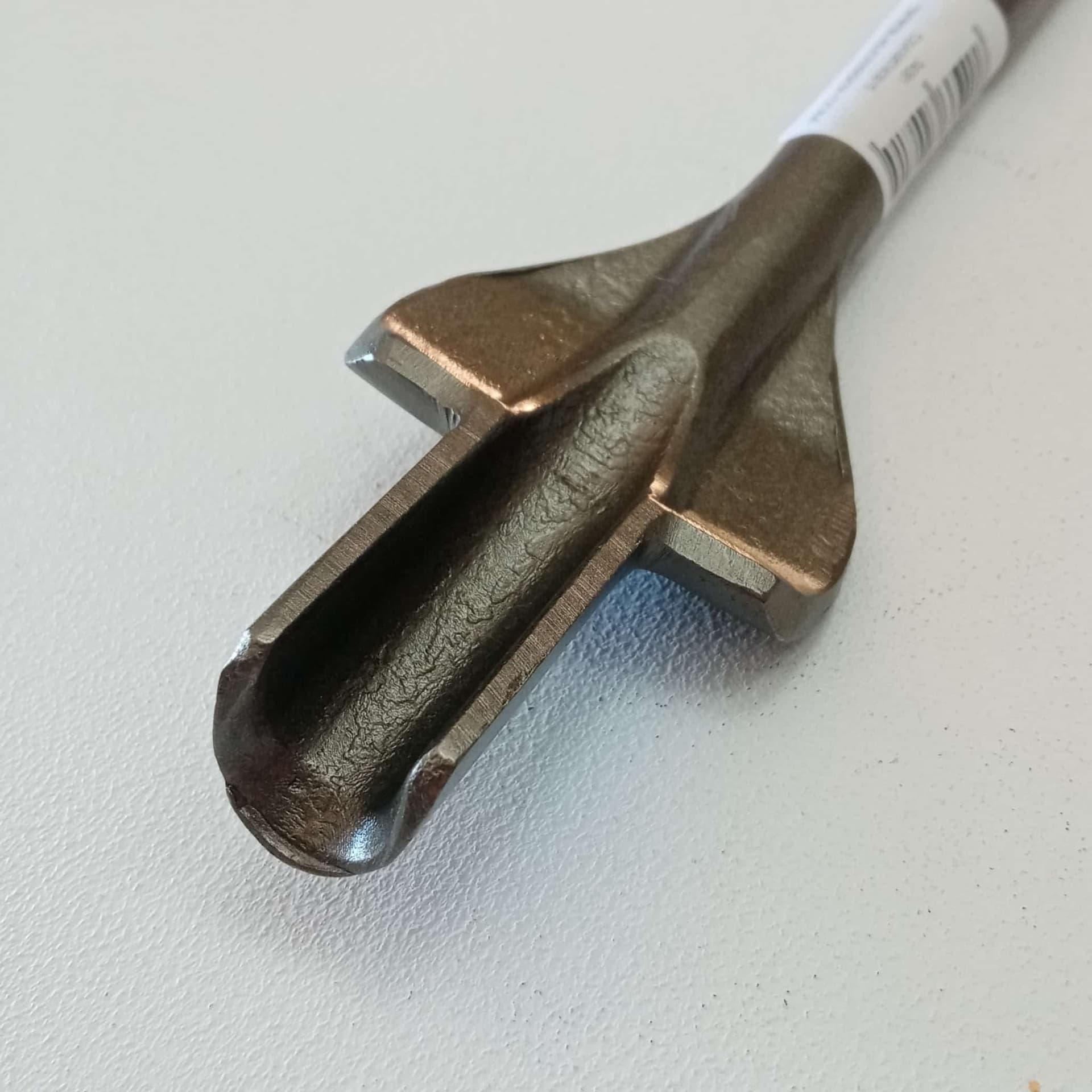 Benman scalpello punta a sgorbia da 23mm ed alette per tassellatore sds-plus - lunghezza 380mm in Set scalpelli Aloiserw.com - Altomonte, commercioVirtuoso.it