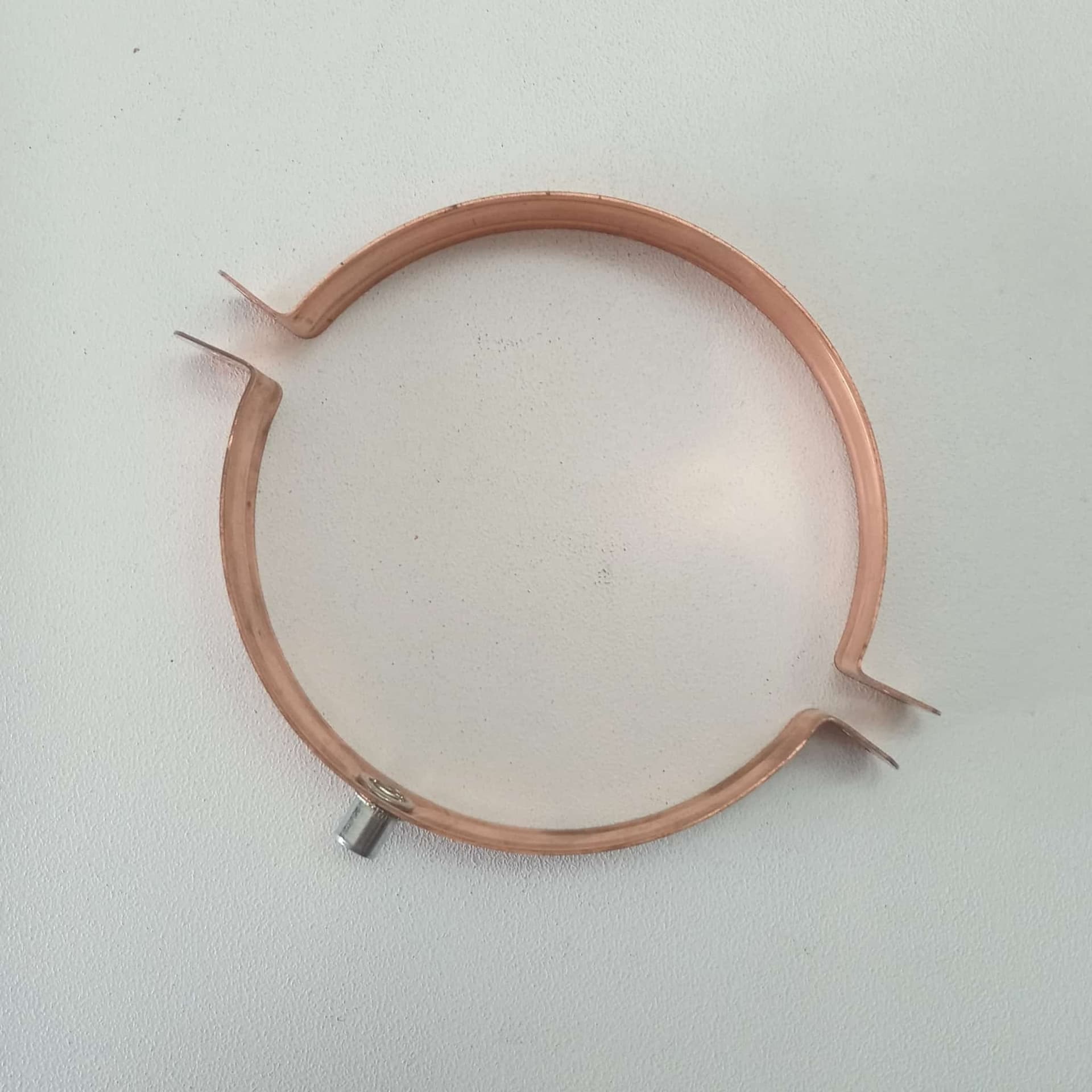 Collare in rame da 140mm per fissaggio e bloccaggio a muro in Golfari Aloiserw.com - Altomonte, commercioVirtuoso.it