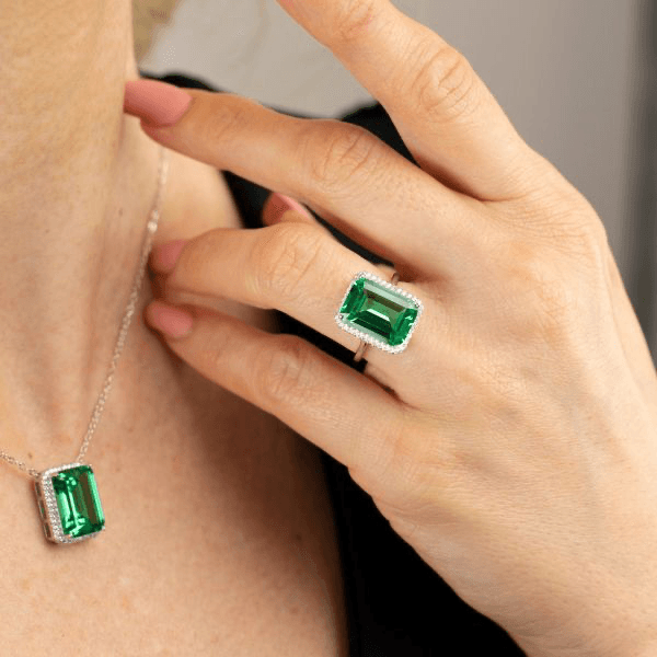 BOCCADAMO -  Anello di zircone verde smeraldo in Anelli Alba Gioielli - Casoria, commercioVirtuoso.it