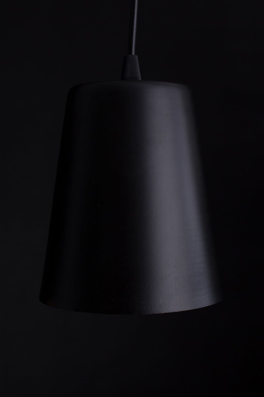 Sospensione 1 Luce Milargo In Acciaio Nero Con Paralume A Cono In Nero E Oro in Lampade a sospensione LuceArt - Montecorvino Pugliano, commercioVirtuoso.it