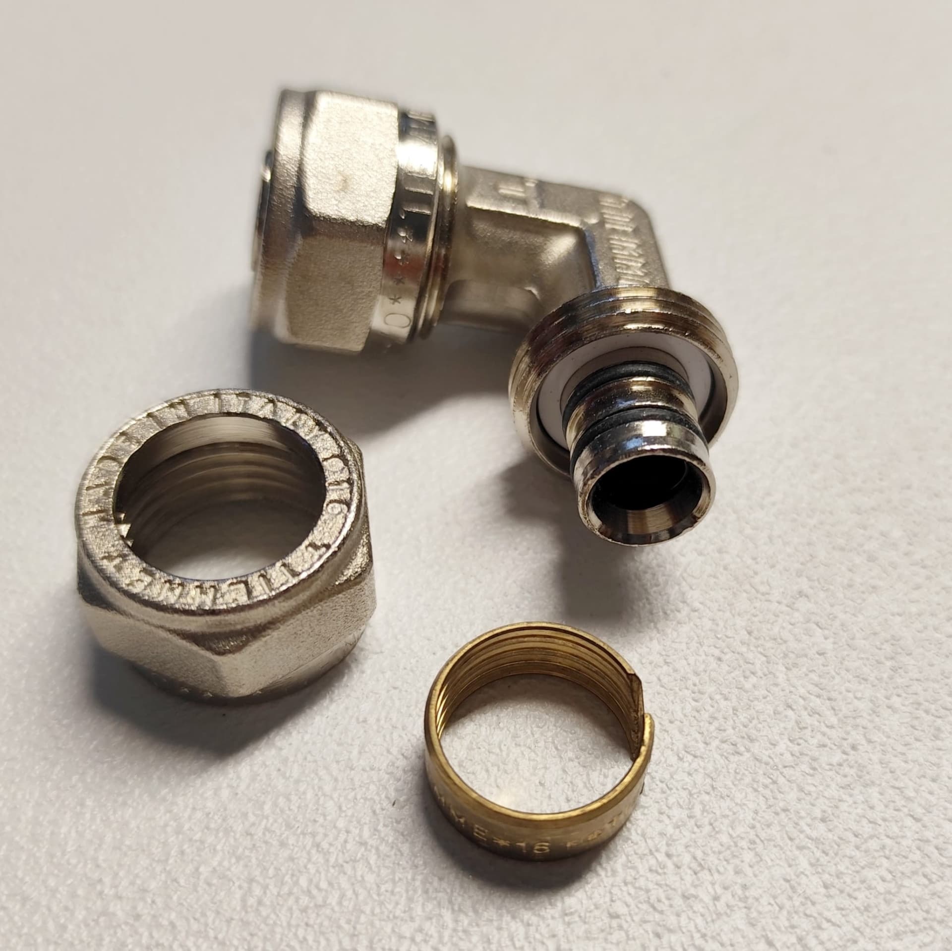Raccordo 26x26mm curvo gomito doppio a stringere per tubo multistrato in Giunti Aloiserw.com - Altomonte, commercioVirtuoso.it