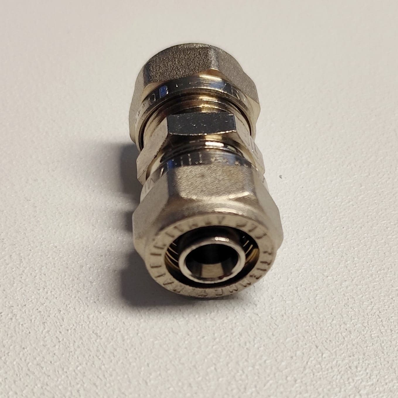 Raccordo 20x20mm diritto doppio manicotto a stringere per tubo multistrato in Maschi a vite Aloiserw.com - Altomonte, commercioVirtuoso.it