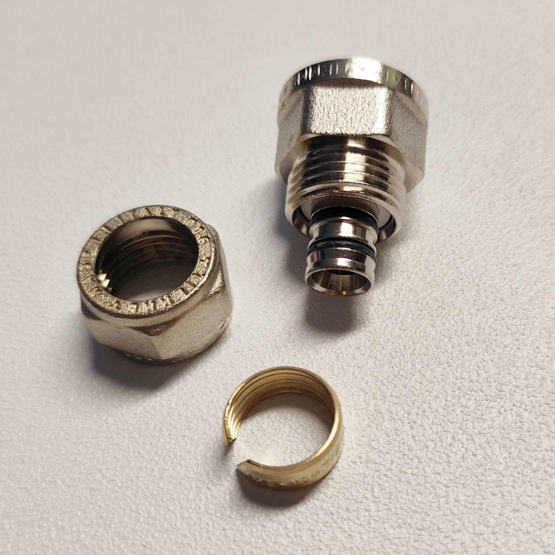 Raccordo 26x3/4'' diritto F femmina a stringere per tubo multistrato in Giunti Aloiserw.com - Altomonte, commercioVirtuoso.it