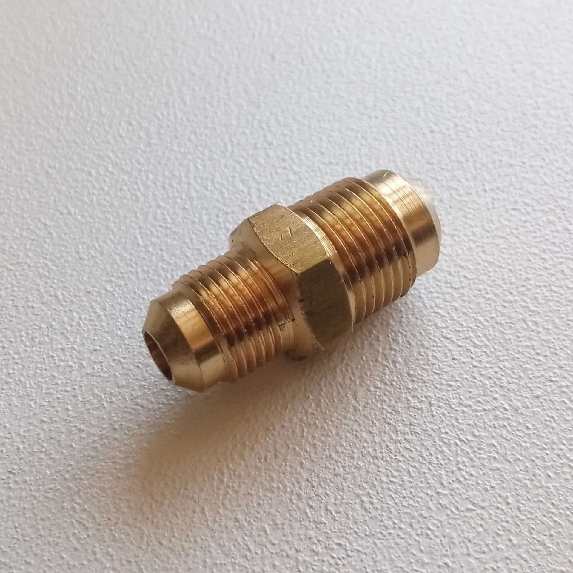 Niples condizionamento 1/4" x 3/8" in ottone senza dadi per unire tubo rame
