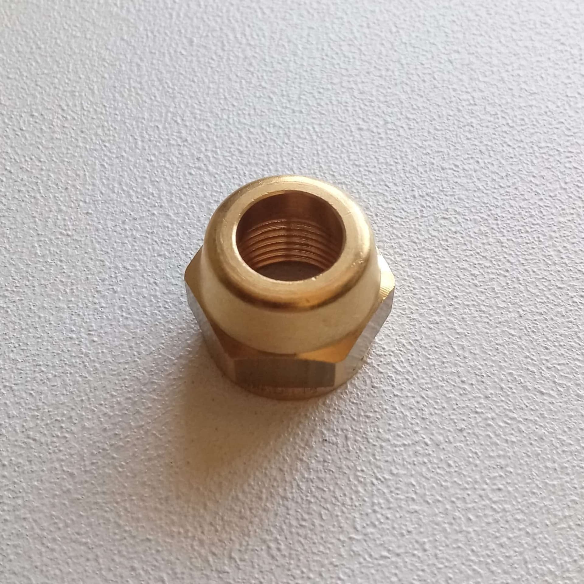 Dado 1/4" x 6mm per condizionamento in ottone per unire tubo rame in Dadi flangiati Aloiserw.com - Altomonte, commercioVirtuoso.it
