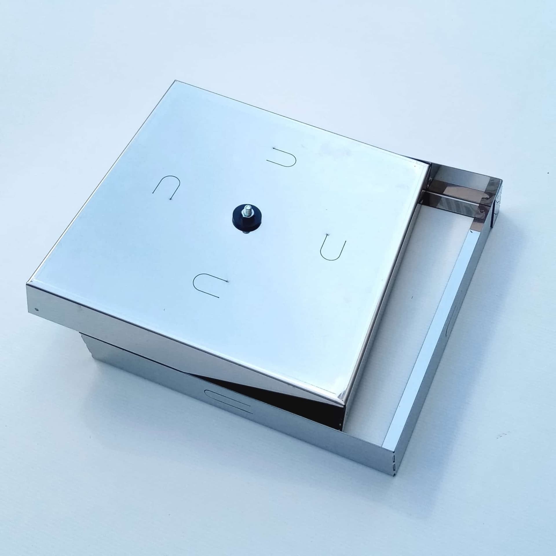 Sigillo 730 x 730 x H 50mm chiusino di acciaio inox leggero da riempimento in Placche per porte Aloiserw.com - Altomonte, commercioVirtuoso.it
