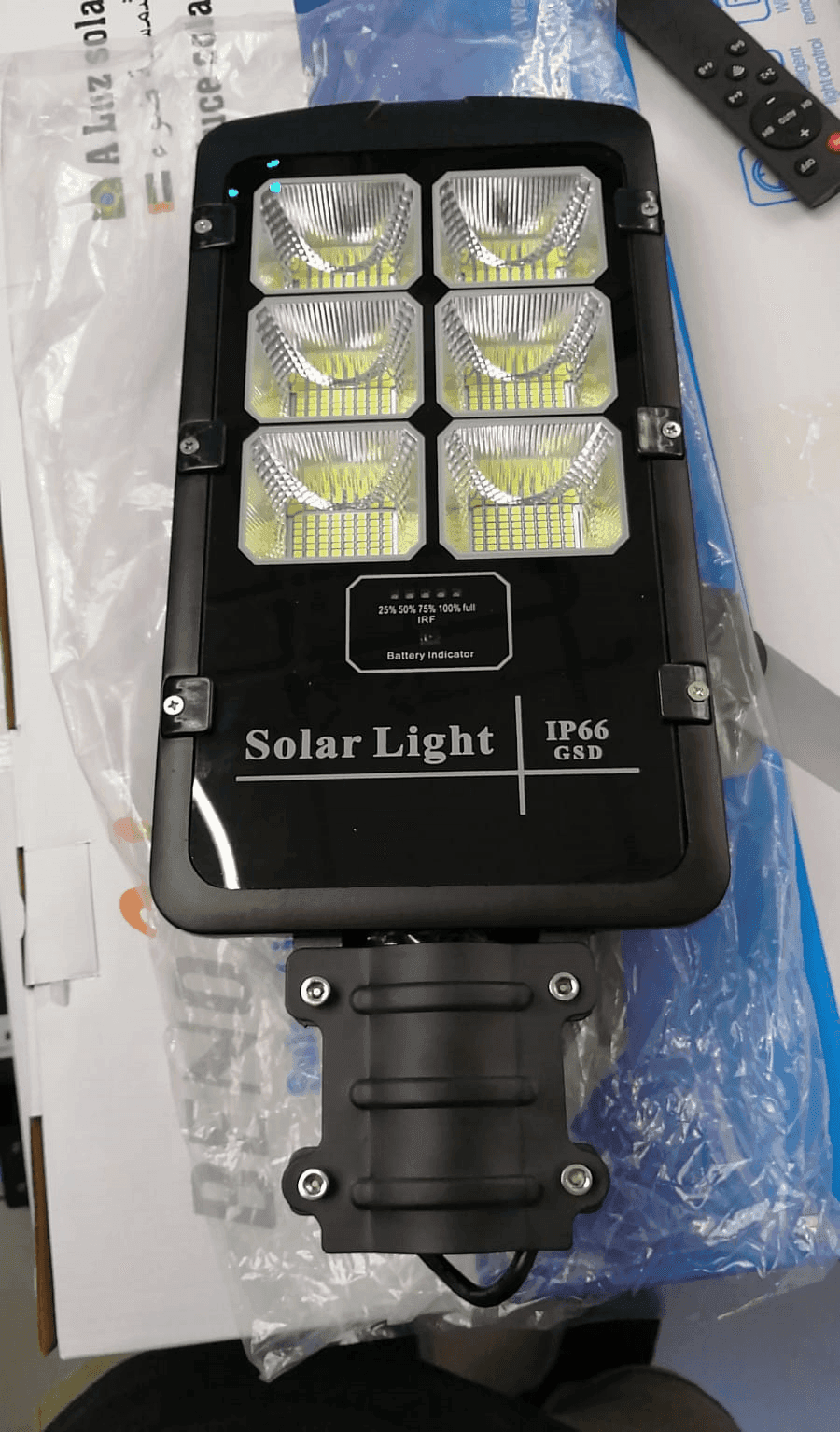 LAMPIONE LED PANNELLO SOLARE STAFFA E TELECOMANDO 400W in prodotto Zencoccostore - Formia, commercioVirtuoso.it