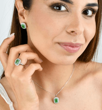 BOCCADAMO -   Orecchini di zirconi quadrati verde smeraldo in Orecchini Alba Gioielli - Casoria, commercioVirtuoso.it