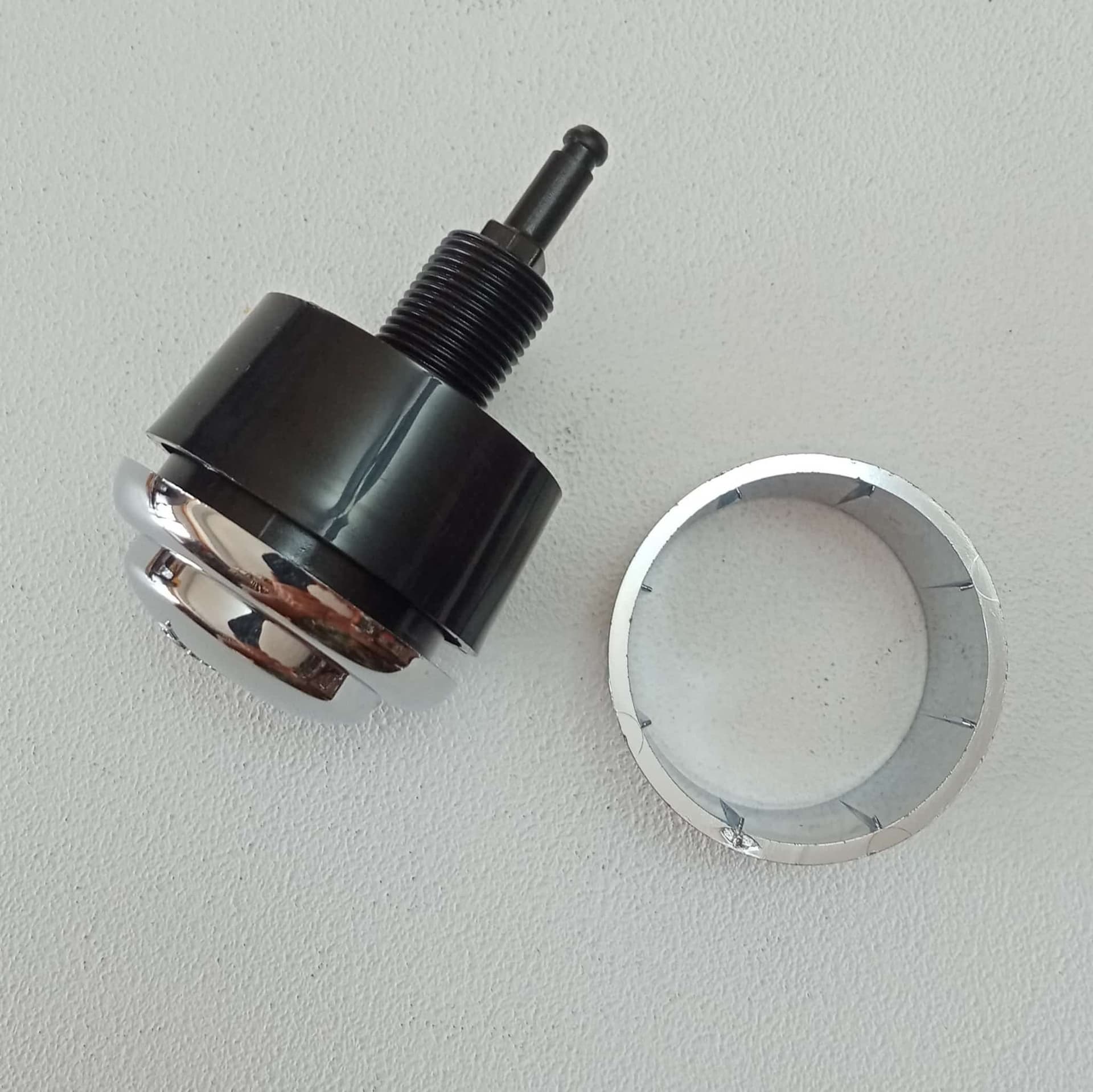Pulsante di scarico cromato pneumatico per batteria di scarico Tremolada in Valvole controllo direzionale idrauliche Aloiserw.com - Altomonte, commercioVirtuoso.it