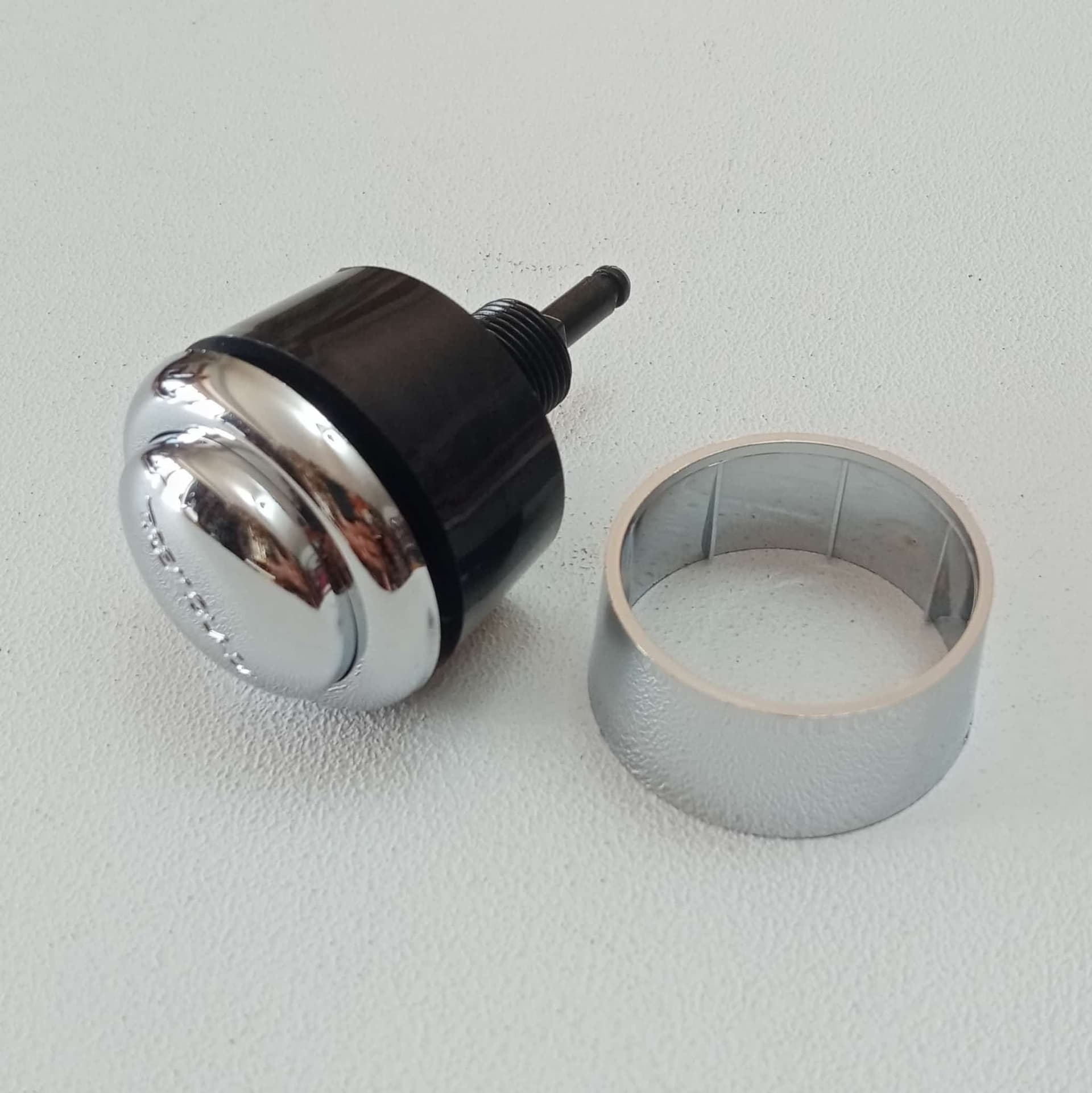 Pulsante di scarico cromato pneumatico per batteria di scarico Tremolada in Valvole controllo direzionale idrauliche Aloiserw.com - Altomonte, commercioVirtuoso.it