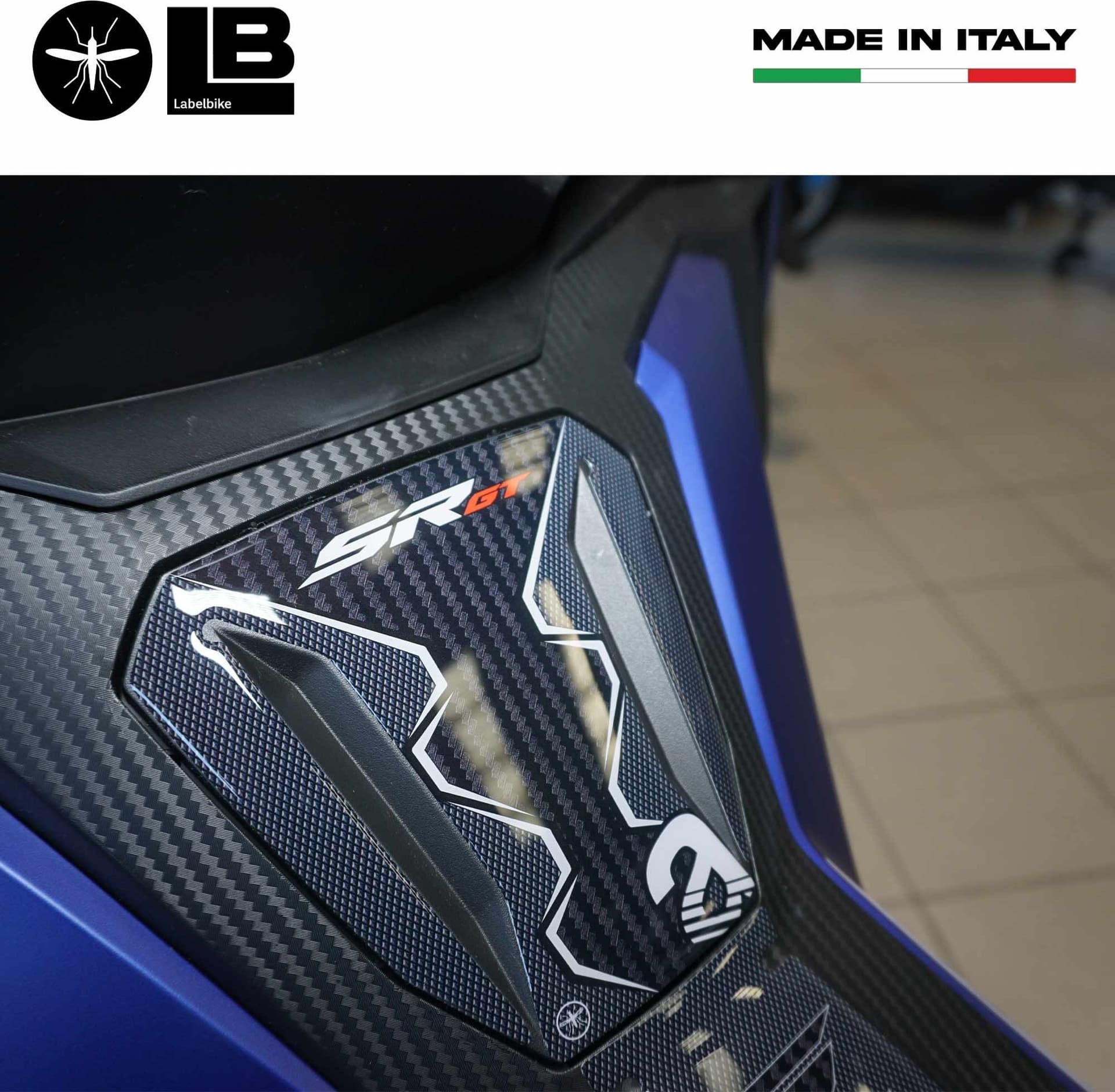 Adesivi 3D protezione pedana e sportello compatibili con Aprilia SR GT 125 e 200 in Decalcomanie adesivi e magneti LabelBike - Bibbiano, commercioVirtuoso.it