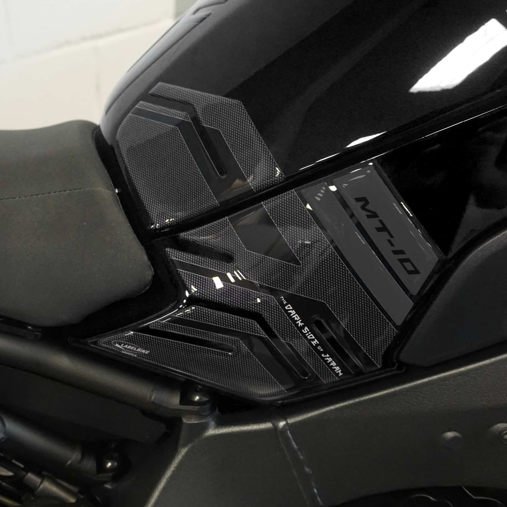 Adesivi 3D protezioni laterali serbatoio compatibili con Yamaha MT-10 SP 2022-23 in Decalcomanie adesivi e magneti LabelBike - Bibbiano, commercioVirtuoso.it