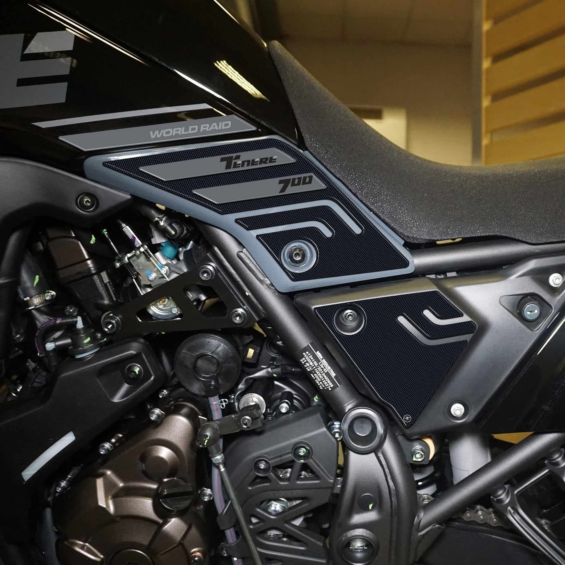 Adesivi 3D Protezioni Laterali serbatoio compatibili con Yamaha Tenere 700 2022 in Decalcomanie adesivi e magneti LabelBike - Bibbiano, commercioVirtuoso.it