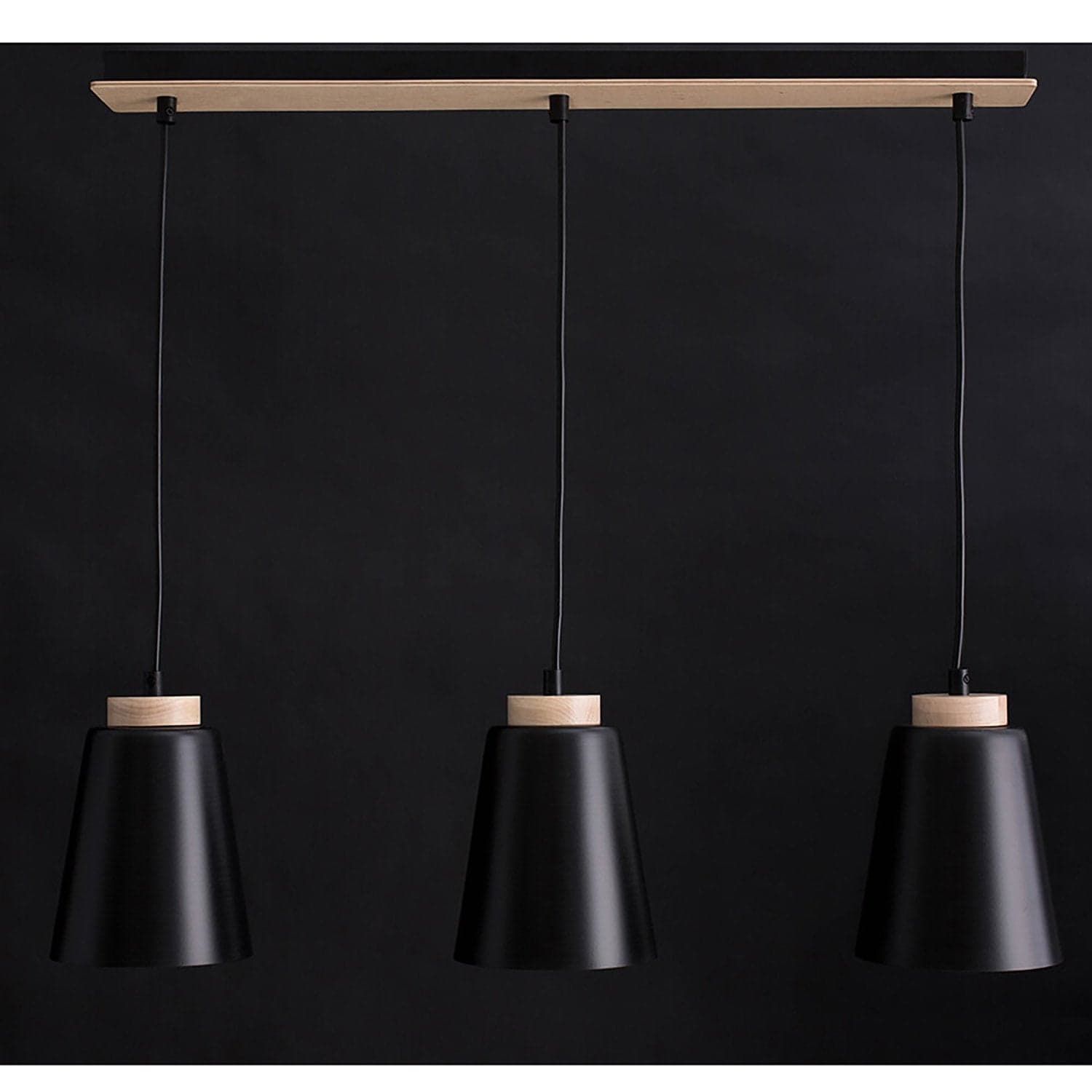 Lampadario 3 Luci Bolero Con Paralumi A Cono In Acciaio Nero E Legno Naturale in Lampade a sospensione LuceArt - Montecorvino Pugliano, commercioVirtuoso.it