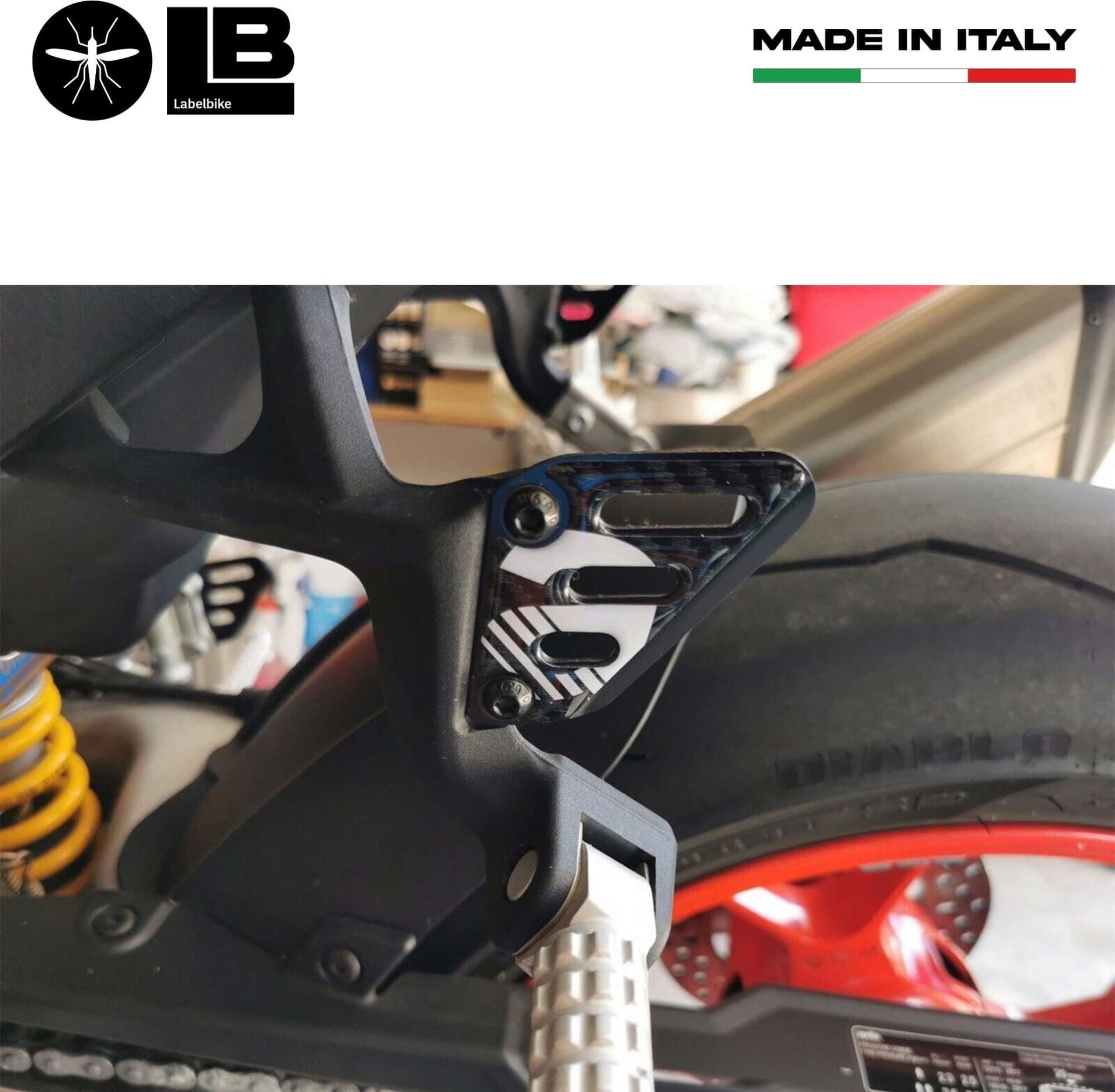 Adesivi 3D per Battitacco posteriore compatibili con Aprilia Tuono v4 2011-2024 in Decalcomanie adesivi e magneti LabelBike - Bibbiano, commercioVirtuoso.it