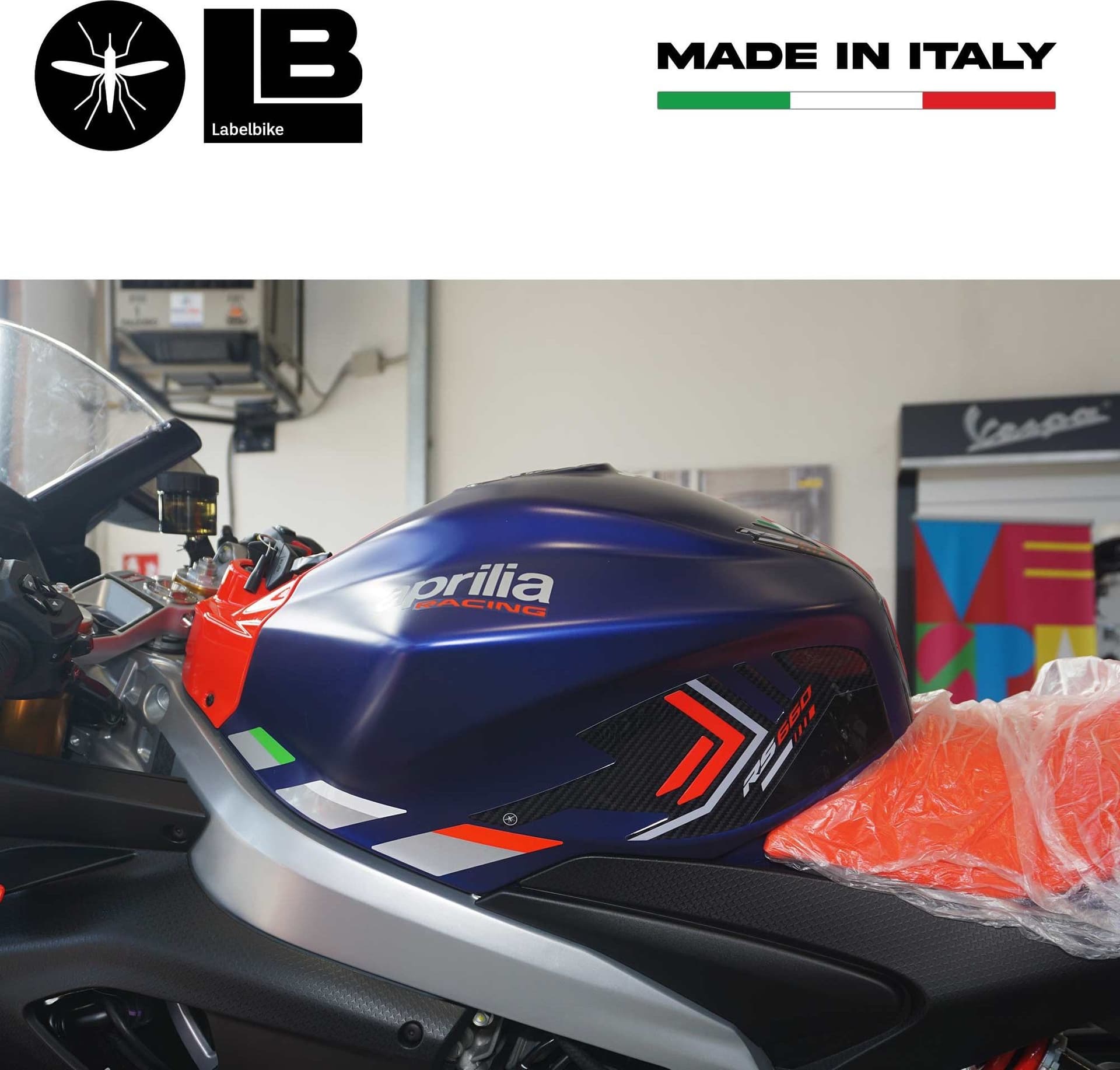Adesivi 3D Protezioni Laterali serbatoio compatibili con Aprilia RS 660 2020-23 in Decalcomanie adesivi e magneti LabelBike - Bibbiano, commercioVirtuoso.it