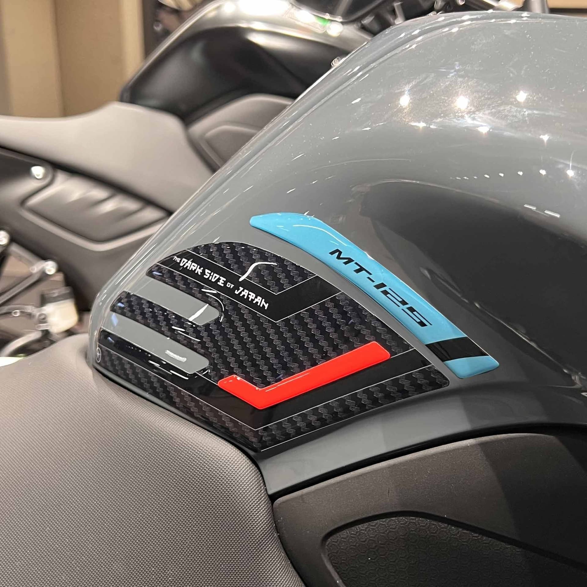 Adesivi 3D Protezioni Laterali serbatoio compatibili con Yamaha Mt125 2020-2023 in Decalcomanie adesivi e magneti LabelBike - Bibbiano, commercioVirtuoso.it