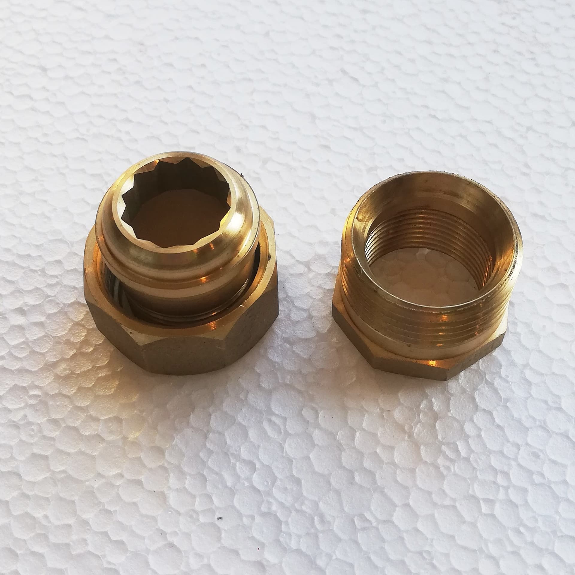 Bocchettone conico MF da 1/2" in ottone per gas a tenuta meccanica in Tappi Aloiserw.com - Altomonte, commercioVirtuoso.it