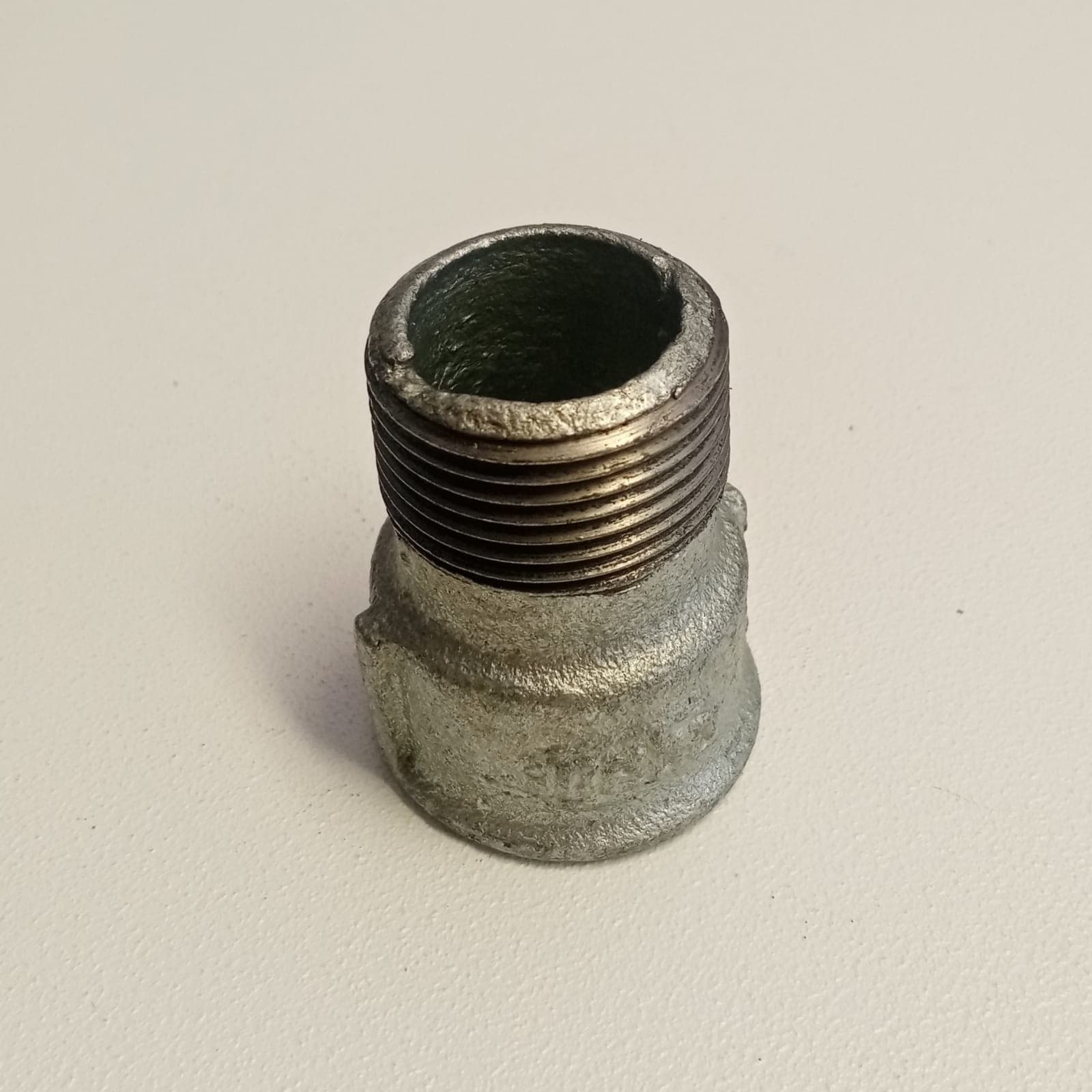 Raccordo MF 1/2" manicotto zincato di ghisa malleabile in Irrigatori Aloiserw.com - Altomonte, commercioVirtuoso.it
