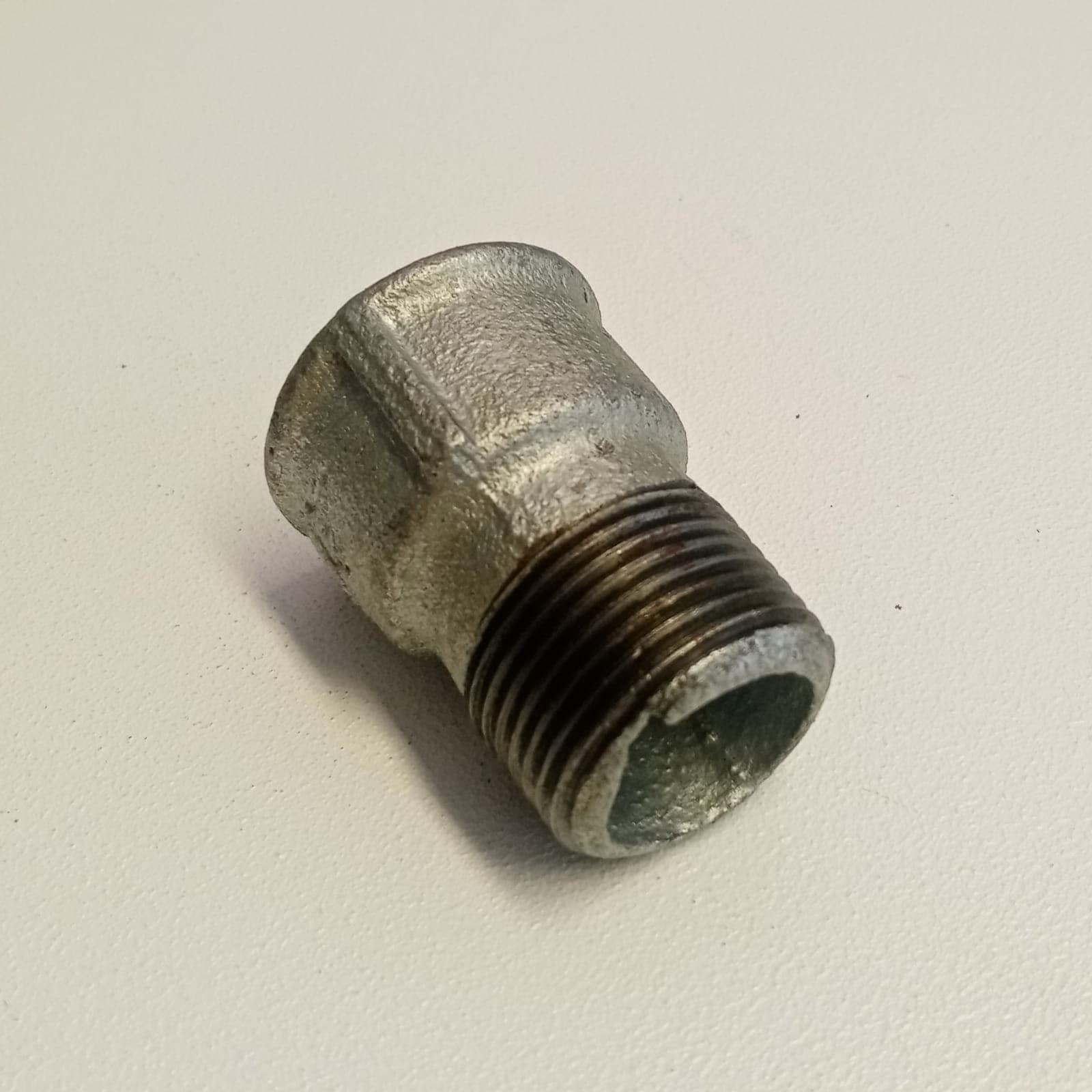 Raccordo MF 1/2" manicotto zincato di ghisa malleabile in Irrigatori Aloiserw.com - Altomonte, commercioVirtuoso.it