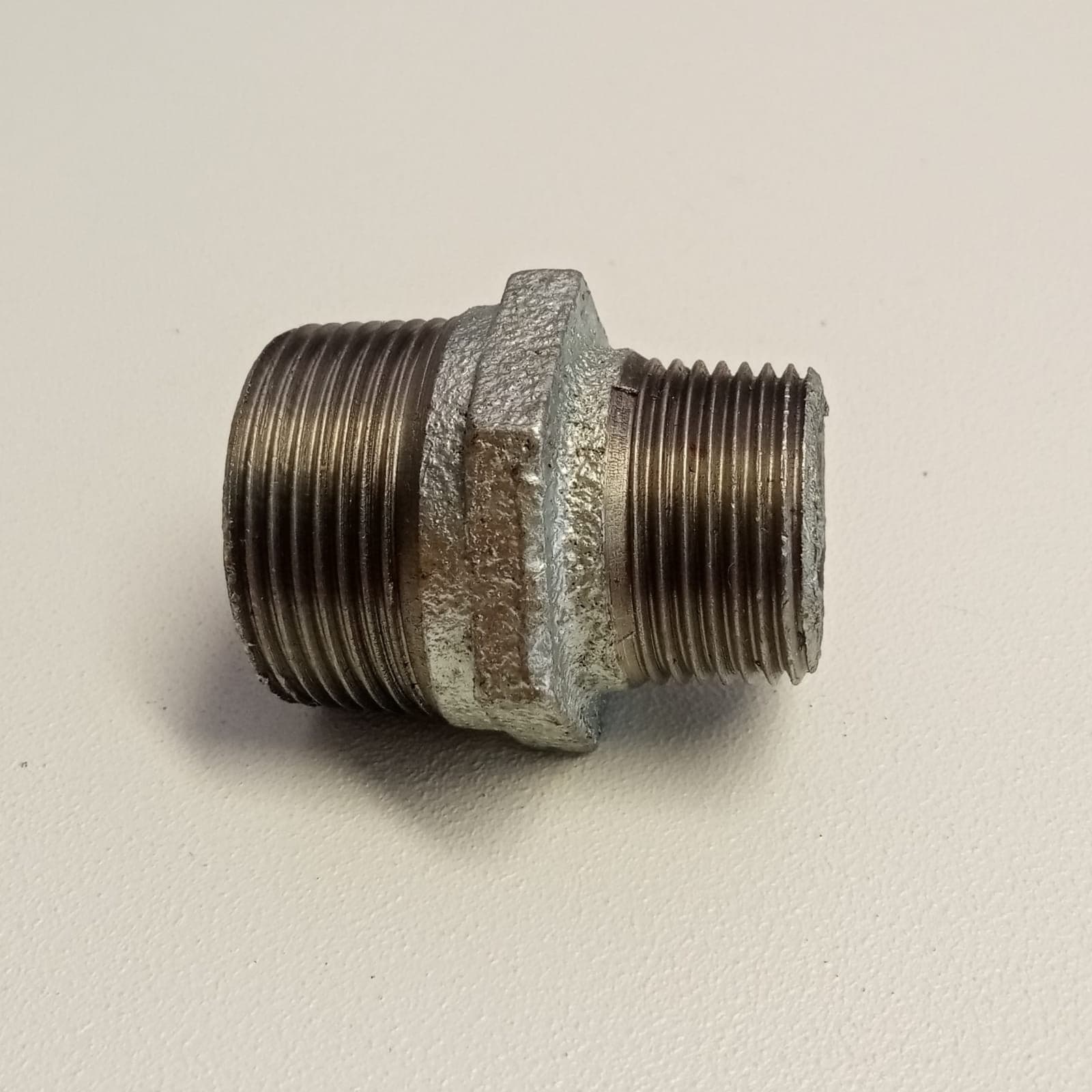 Raccordo MM da 1''+1/4 x 1'' niples nipplo doppia vite ridotta di ghisa zincata malleabile in Raccordi di riduzione Aloiserw.com - Altomonte, commercioVirtuoso.it