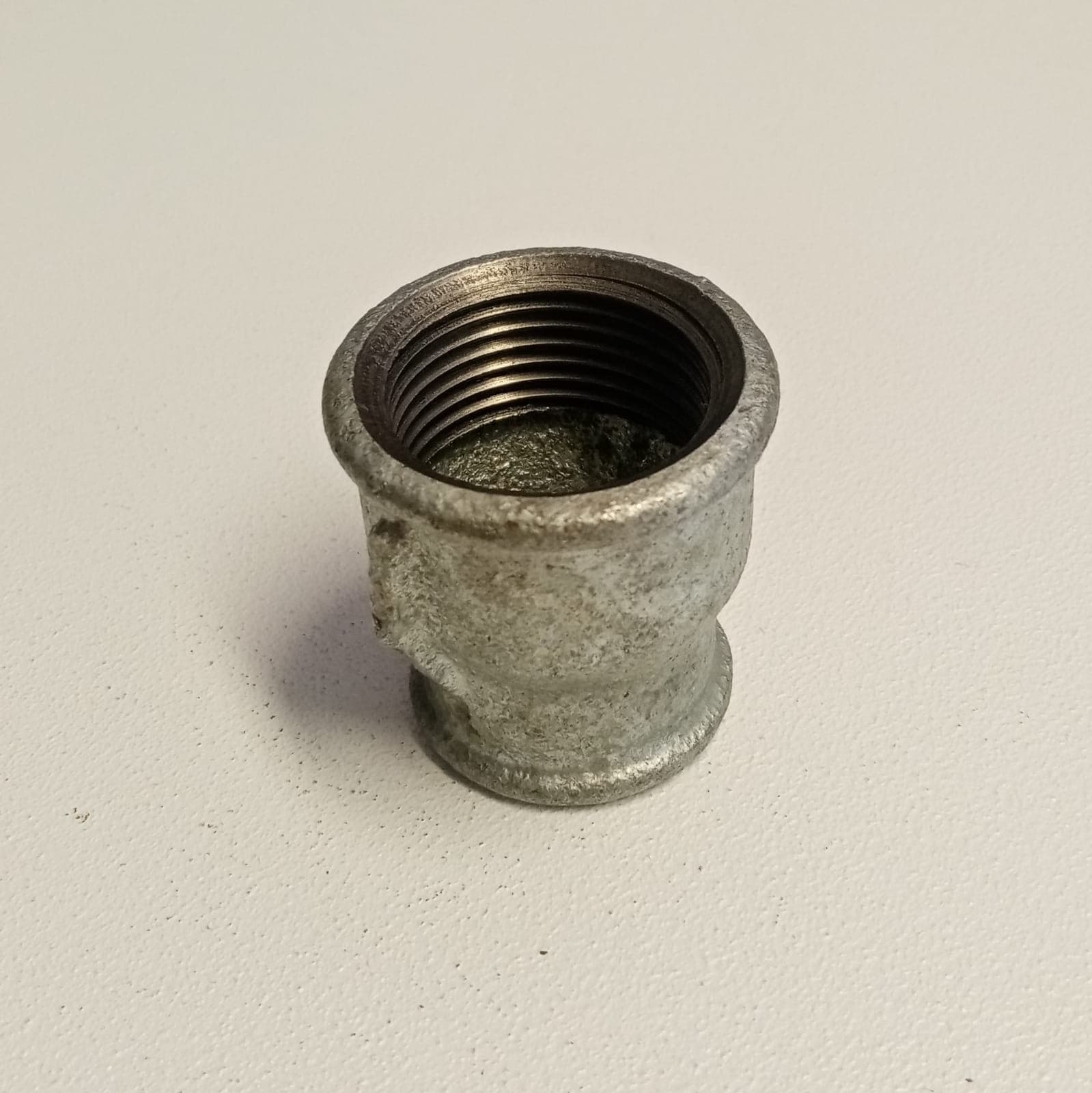 Raccordo FF 1''x3/4''  manicotto giunzione ridotta di ghisa zincata malleabile in Adattatori Aloiserw.com - Altomonte, commercioVirtuoso.it